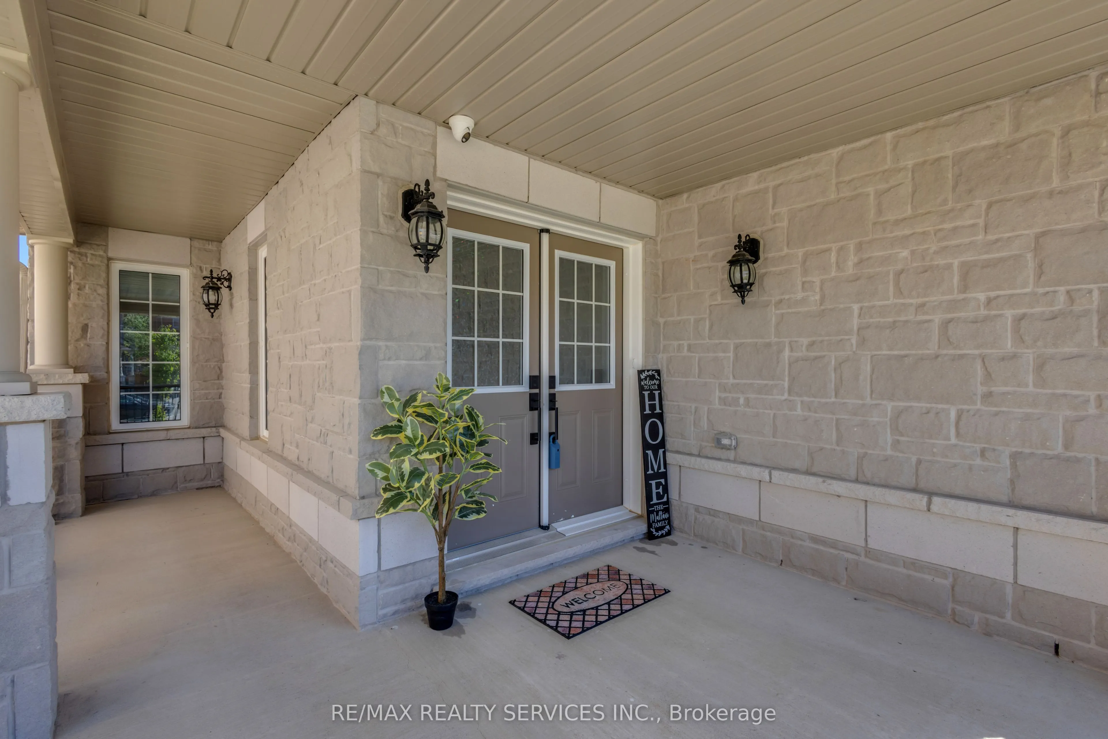 40 Rosewell Crescent