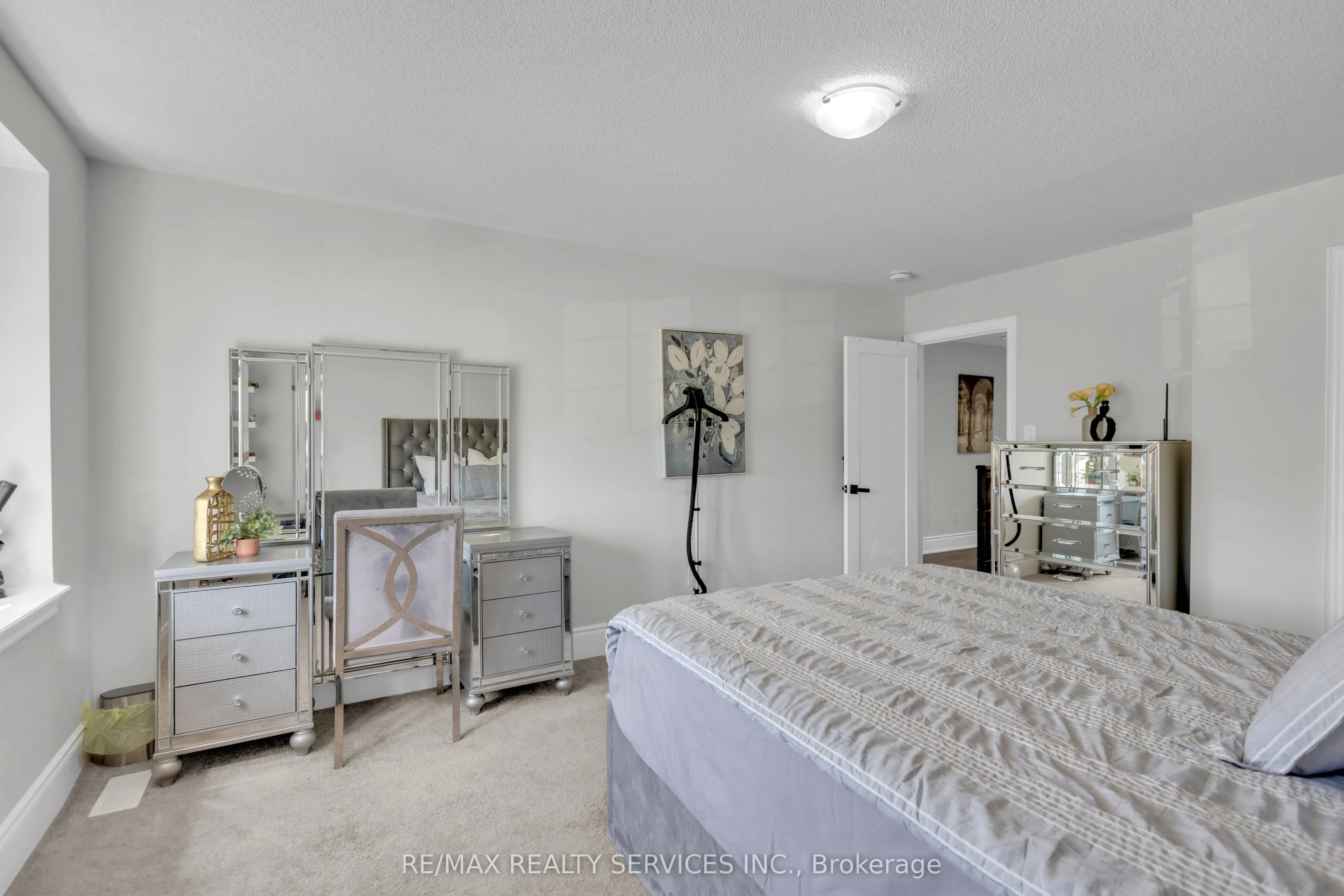 40 Rosewell Crescent