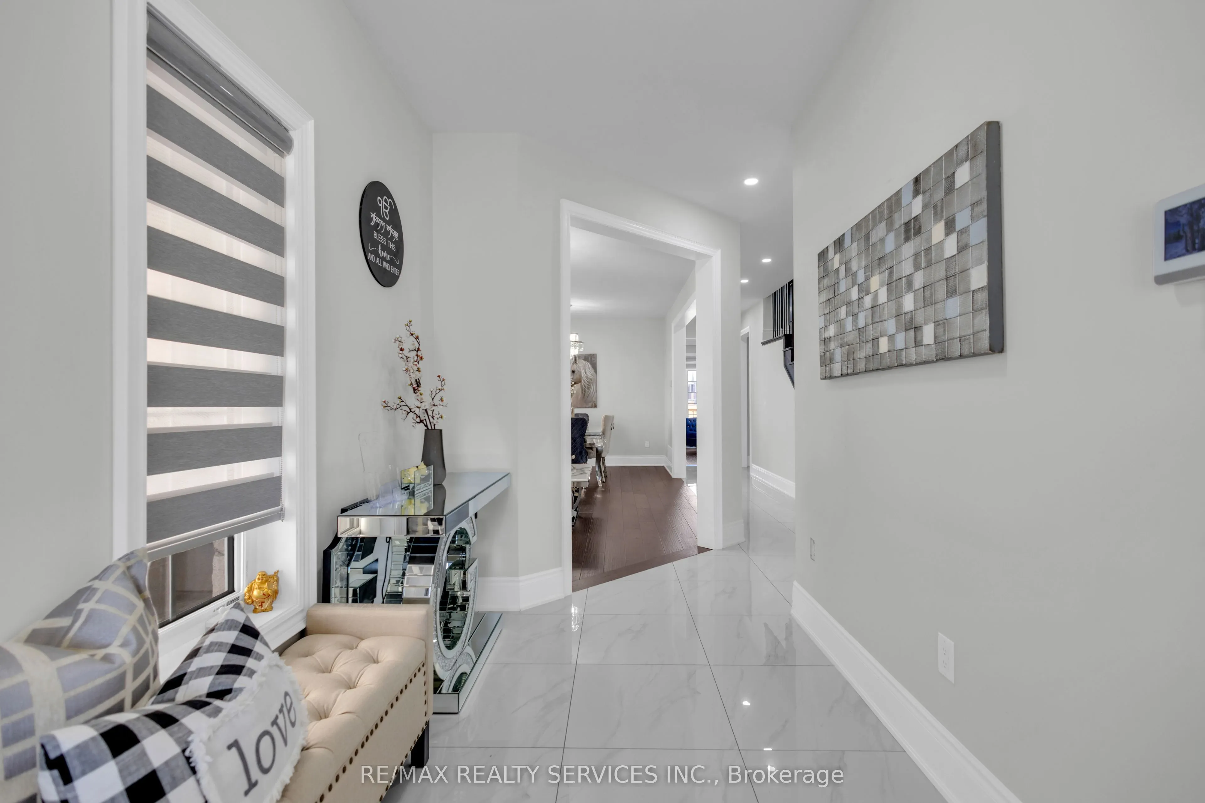 40 Rosewell Crescent