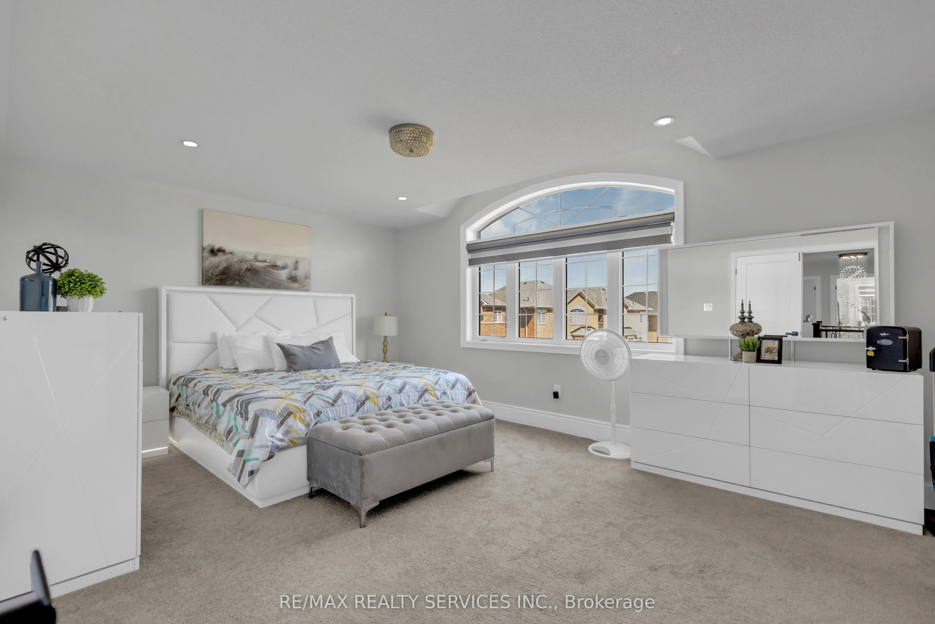 40 Rosewell Crescent