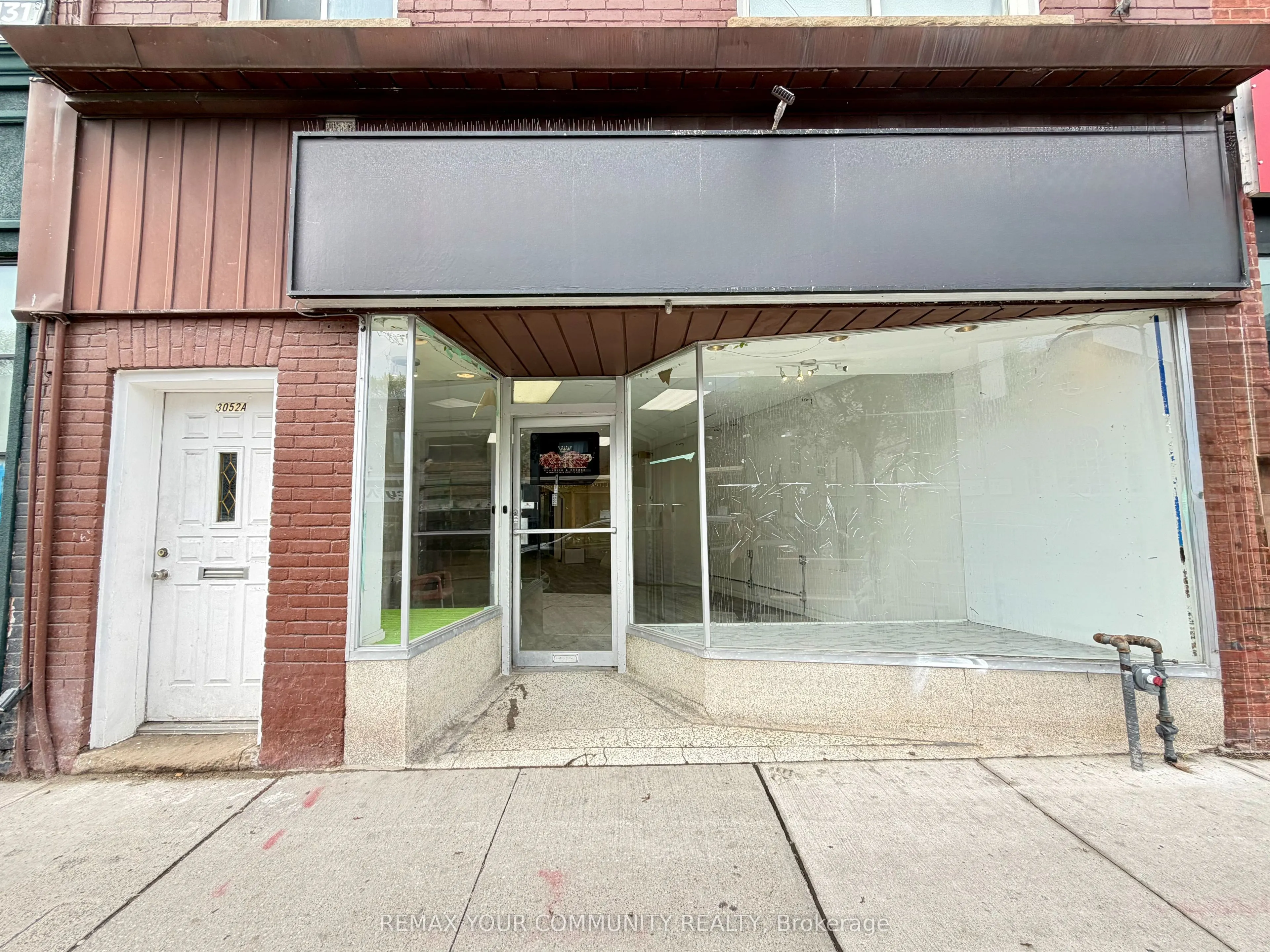 3052 Dundas Street W
