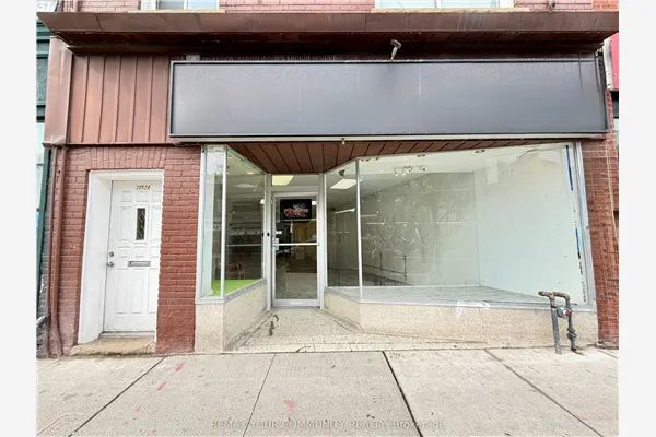 3052 Dundas Street W