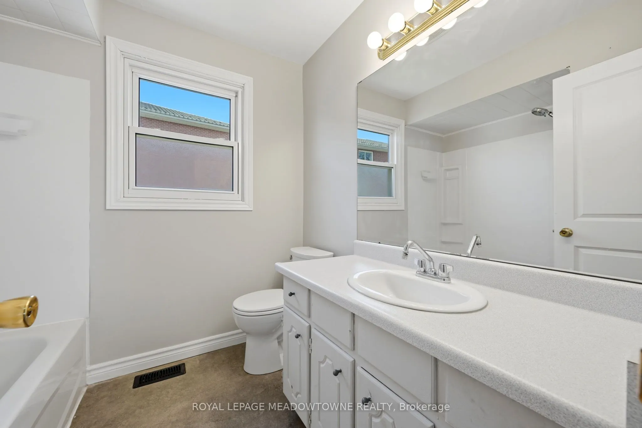 82 Maple Avenue