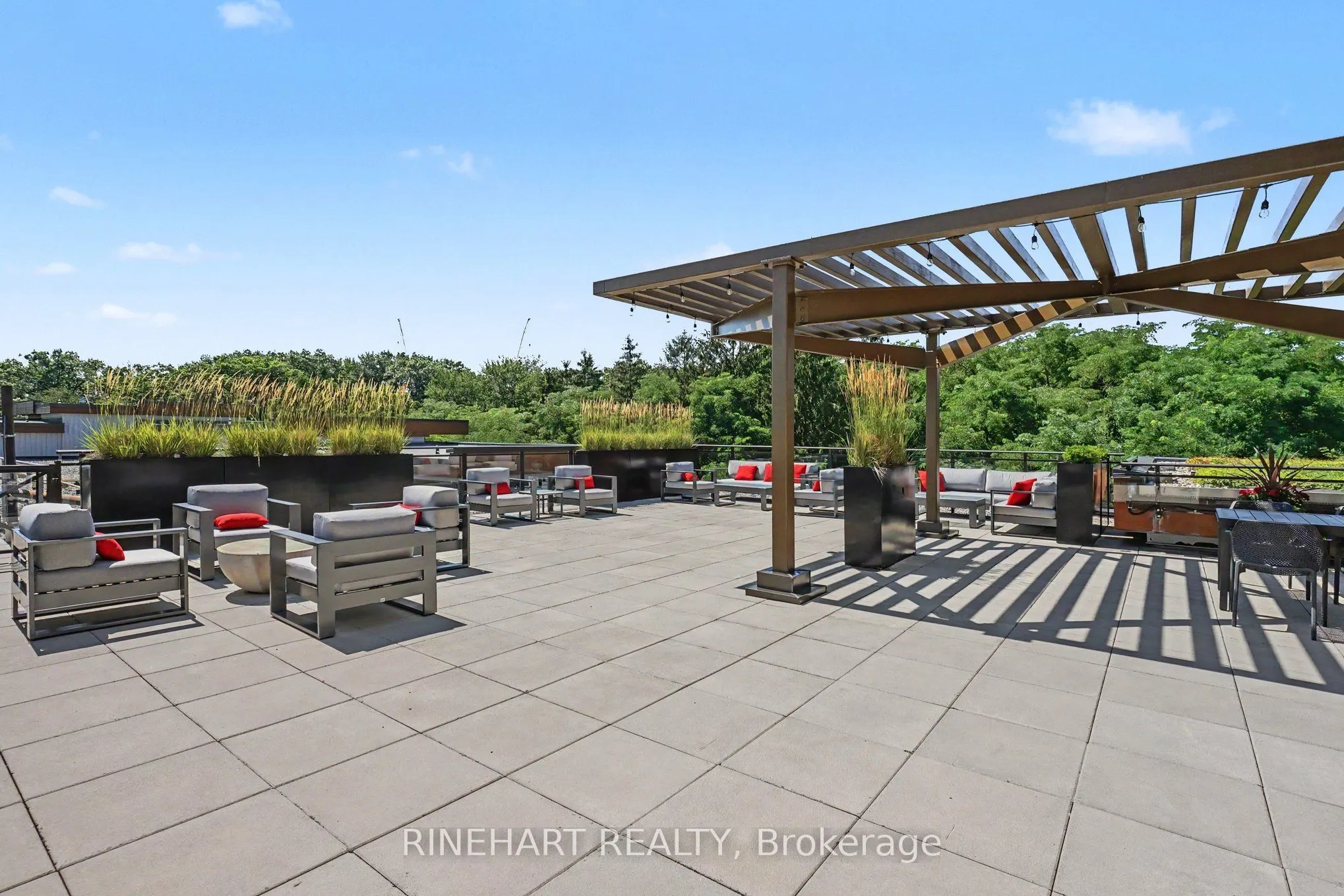 1575 Lakeshore Road W #352