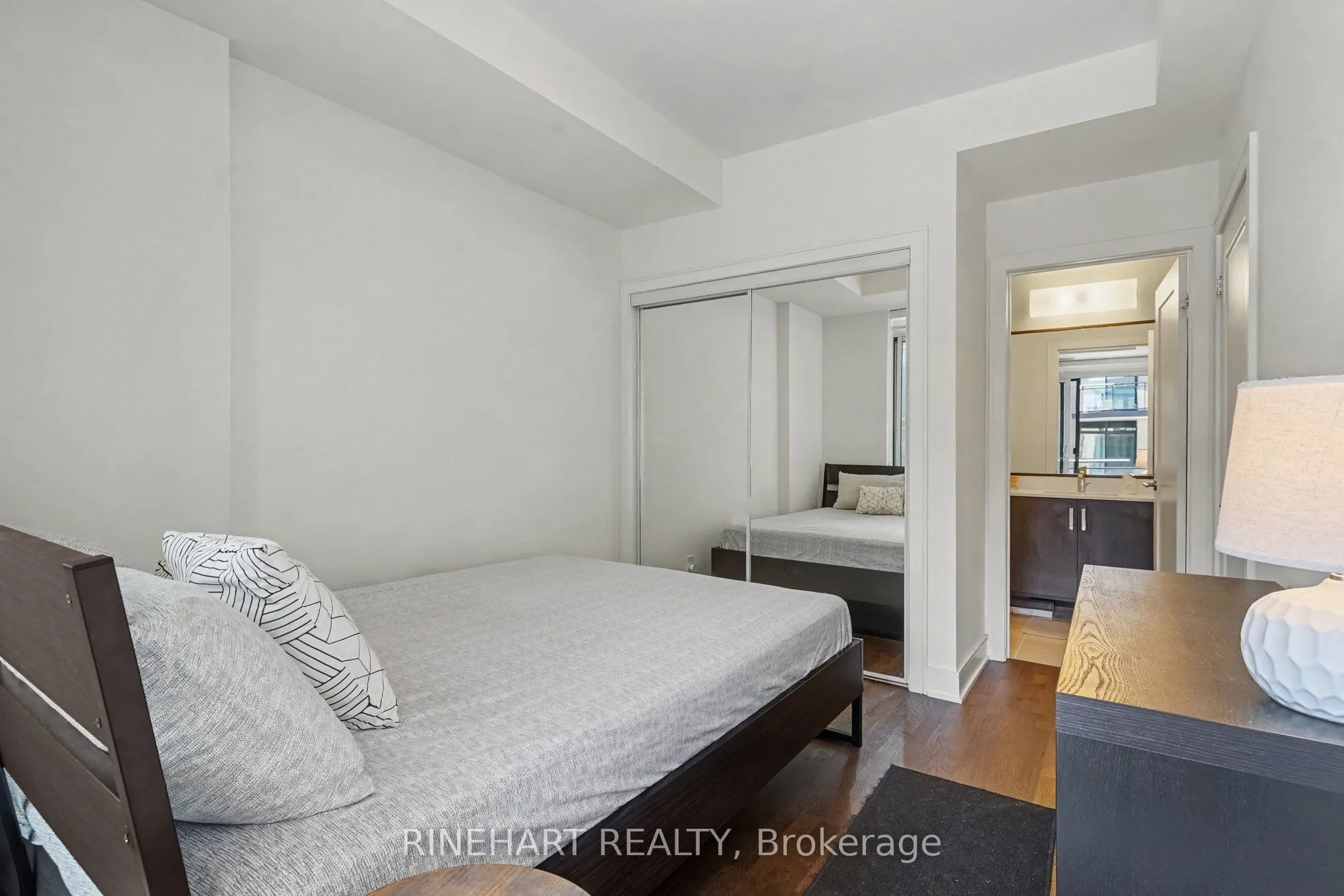 1575 Lakeshore Road W #352