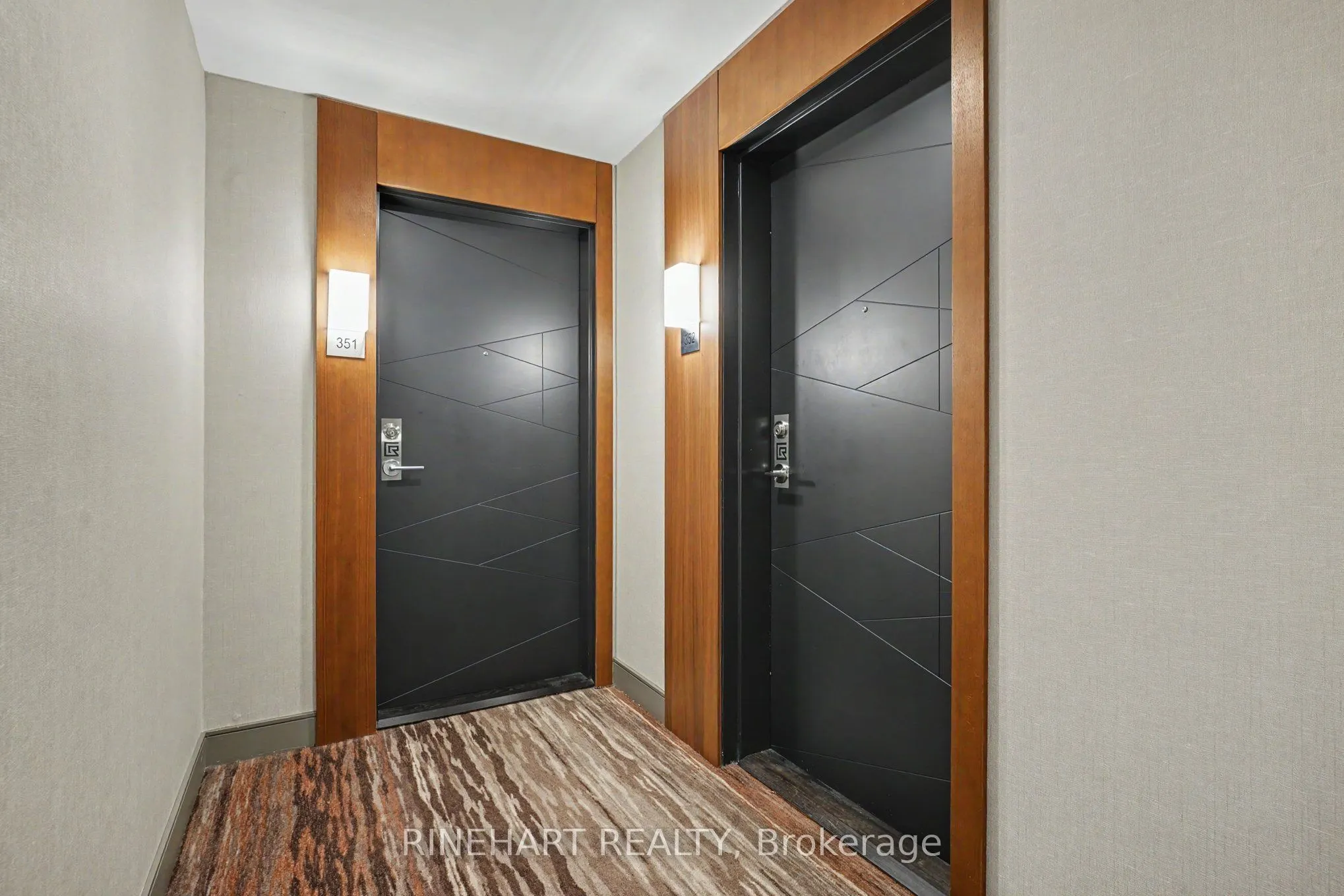 1575 Lakeshore Road W #352
