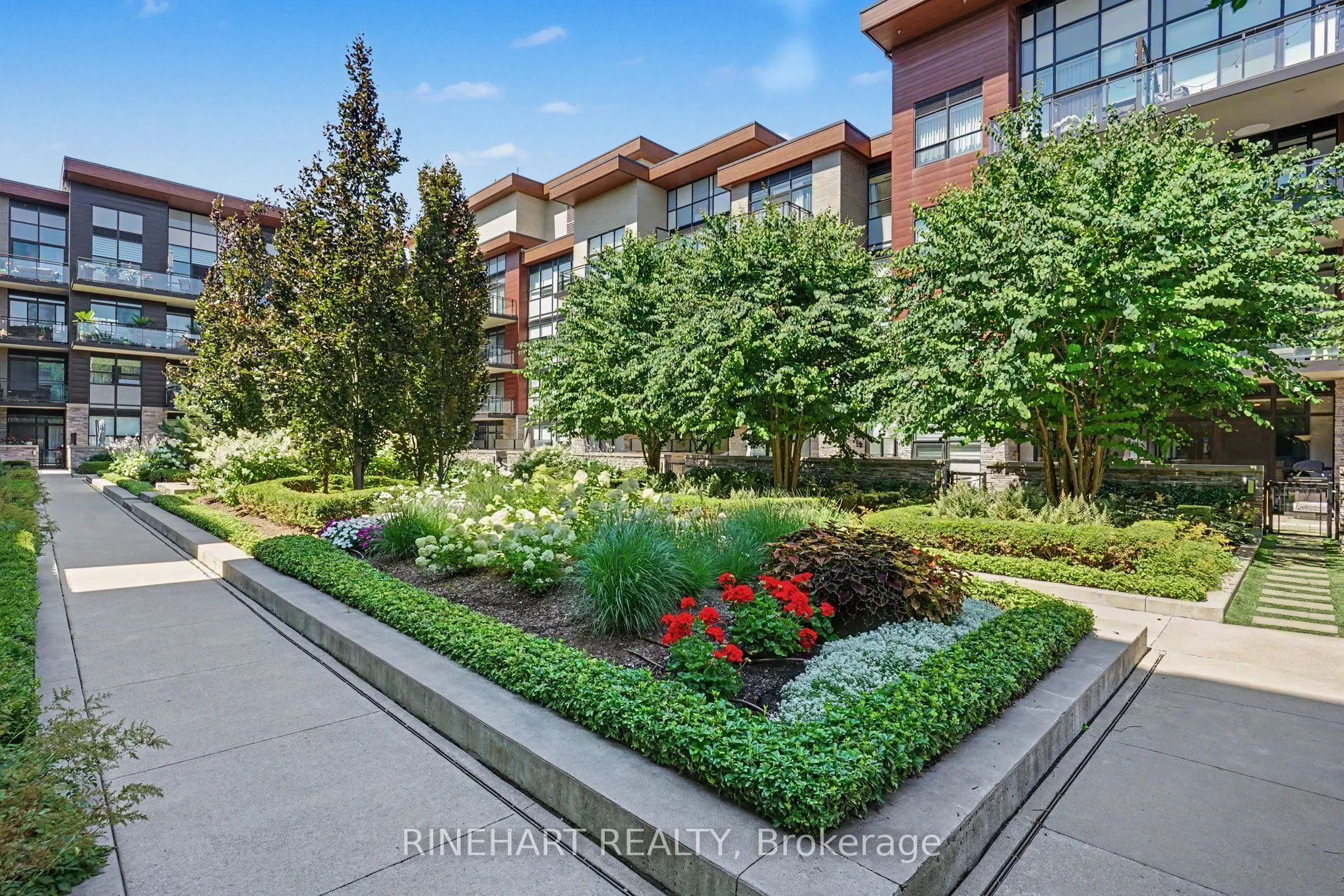 1575 Lakeshore Road W #352