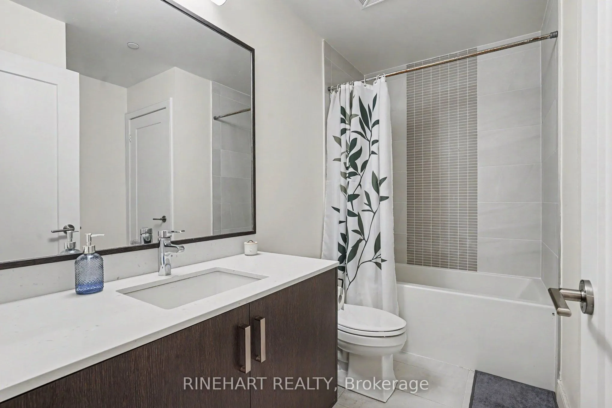 1575 Lakeshore Road W #352