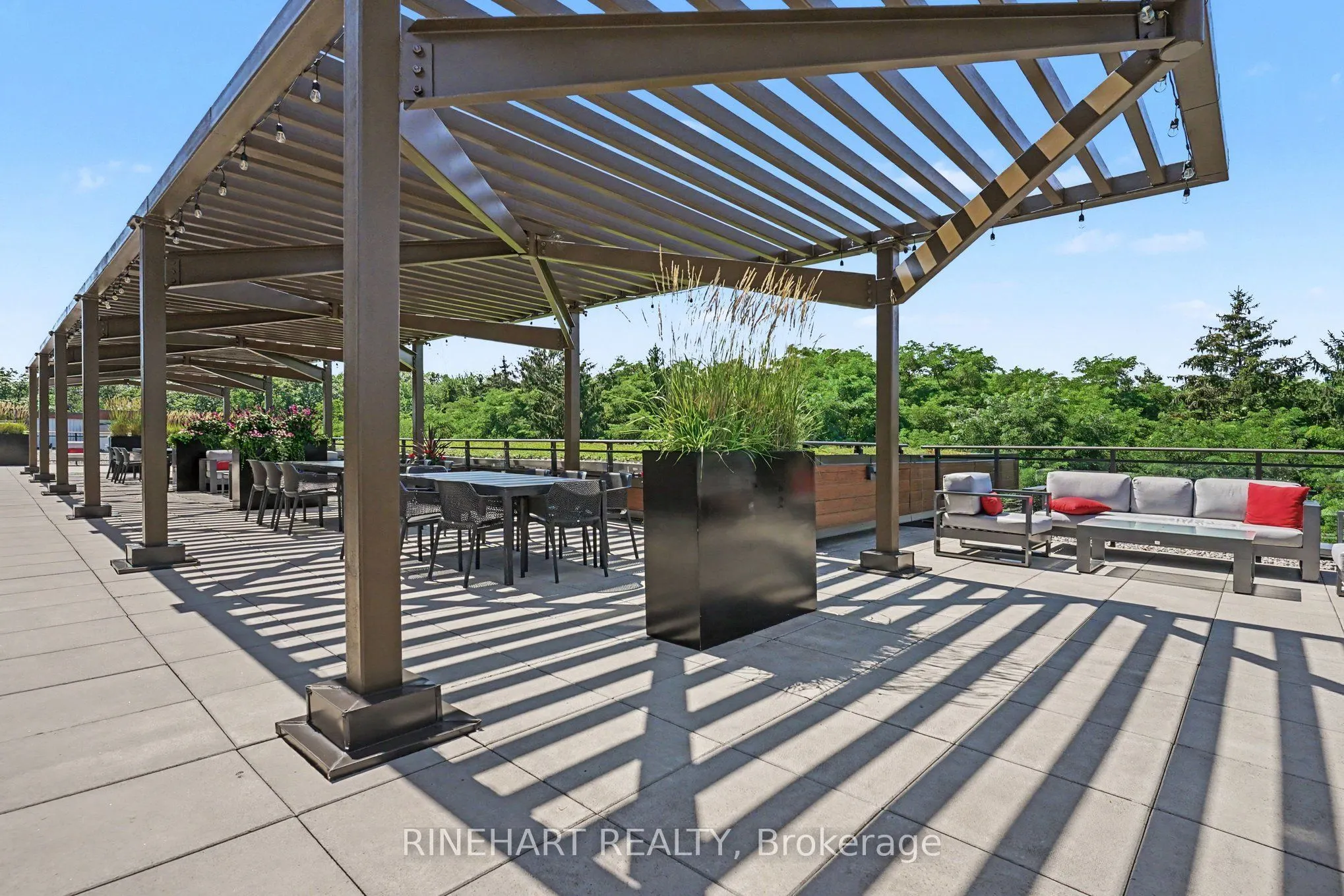 1575 Lakeshore Road W #352