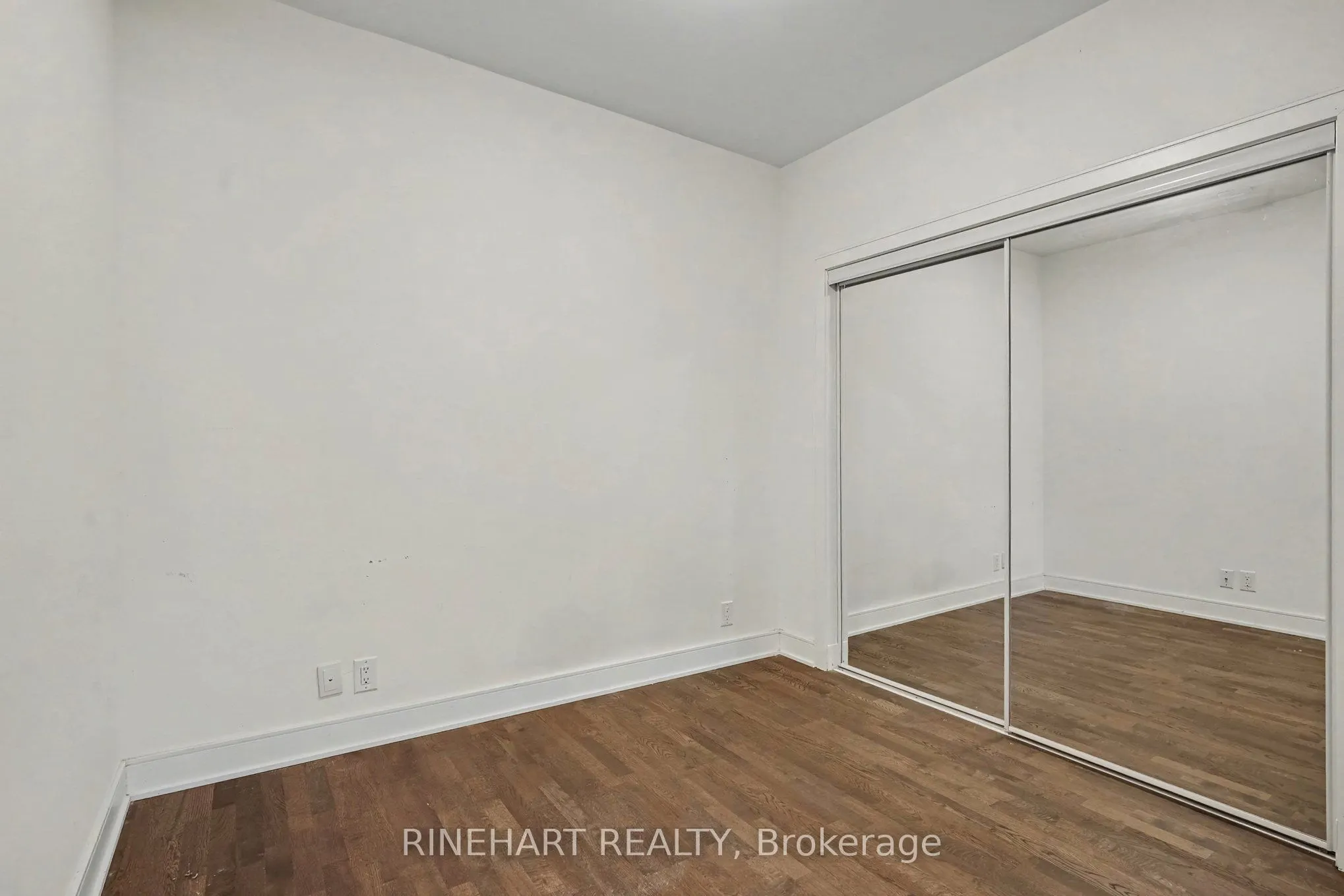 1575 Lakeshore Road W #352