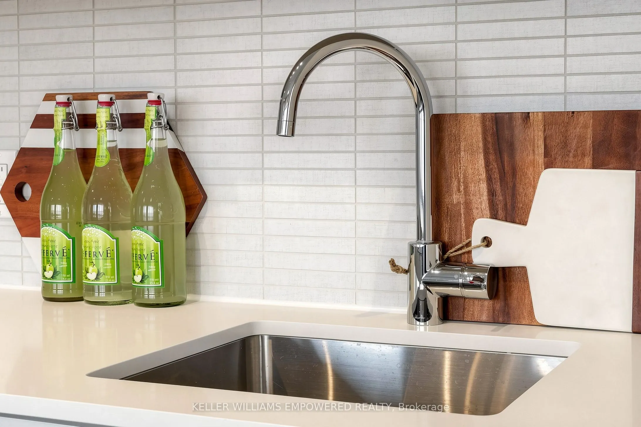 4365 Bloor Street W #904