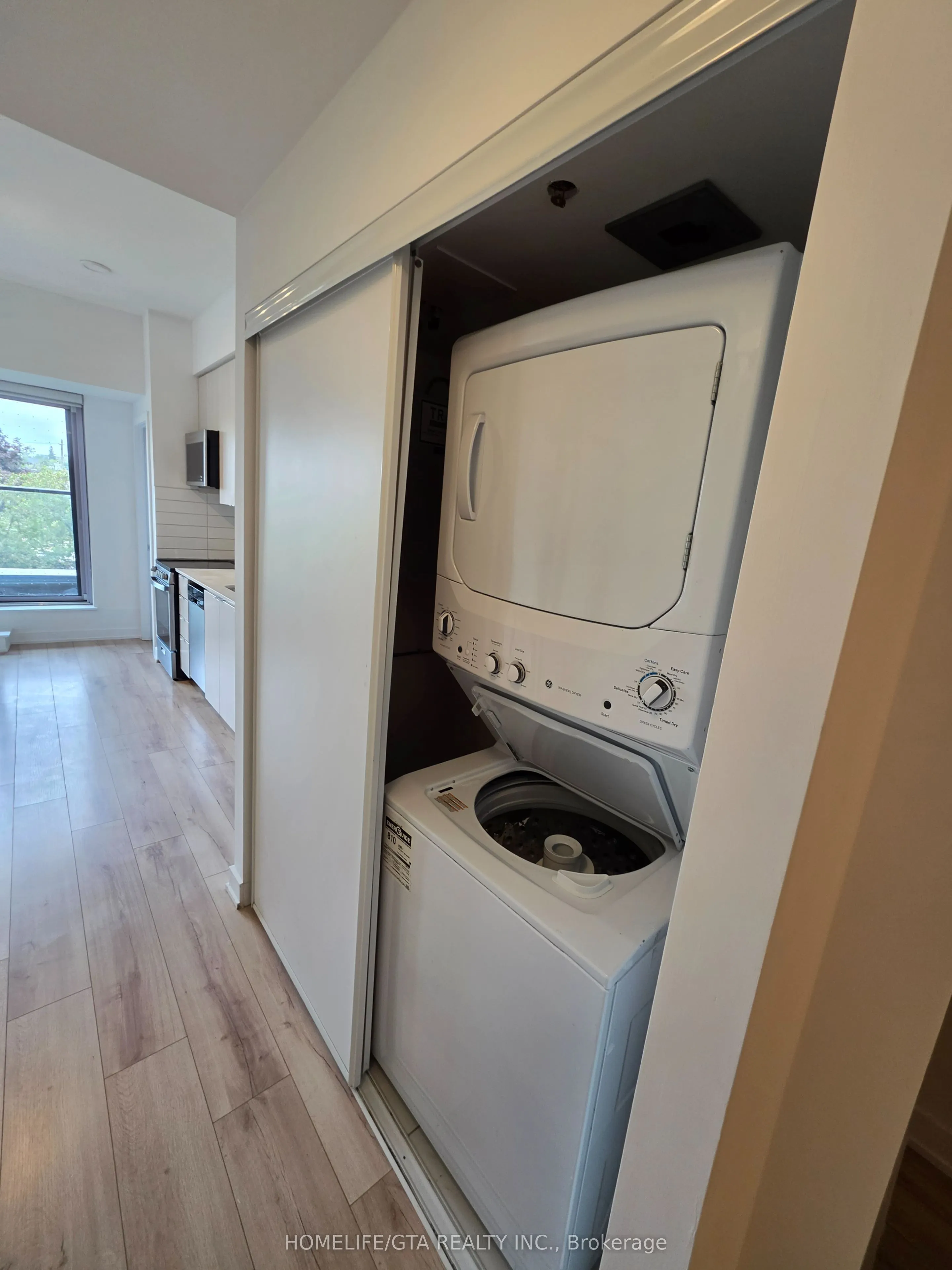 2433 Dufferin Street #208