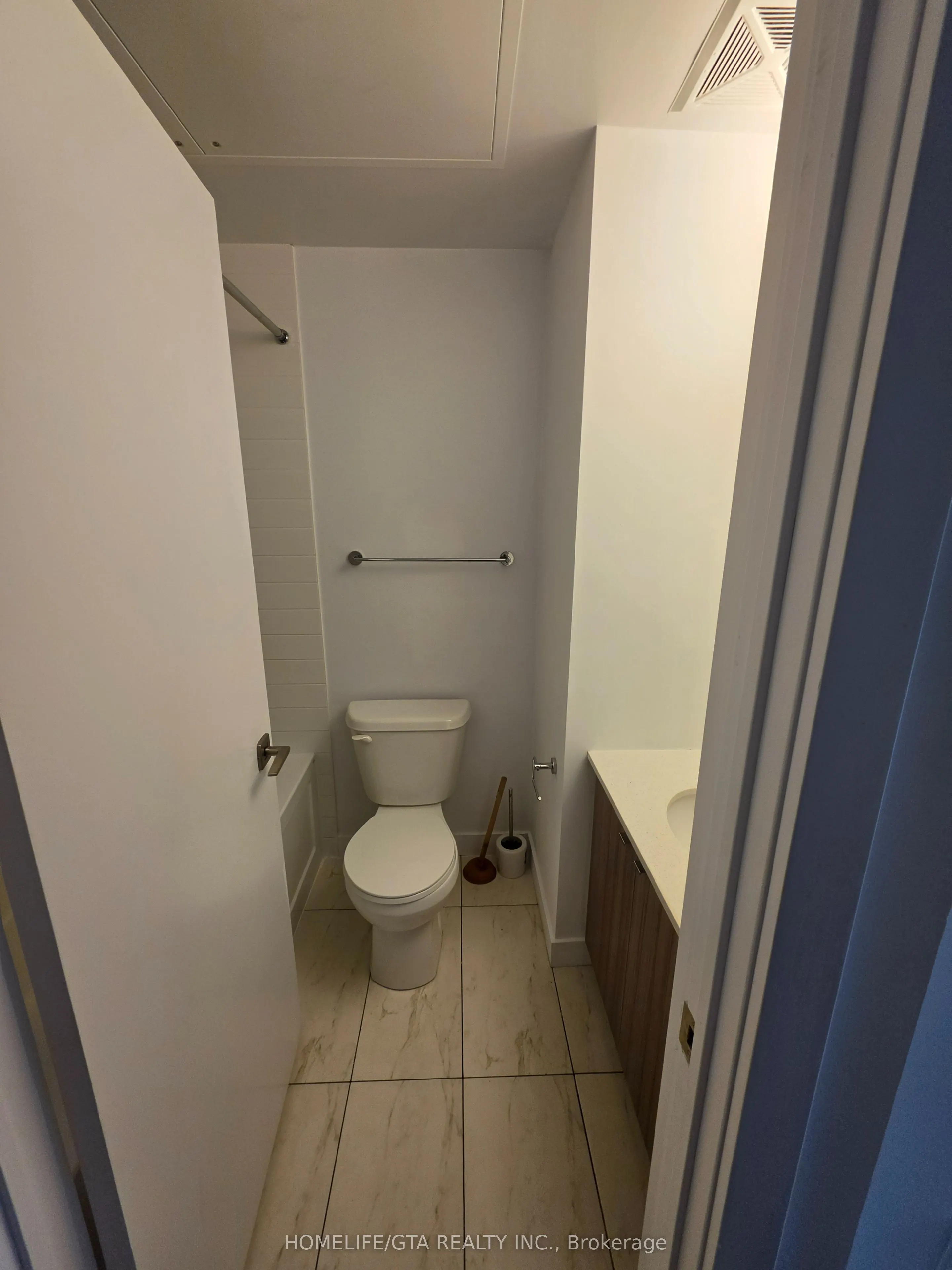 2433 Dufferin Street #208