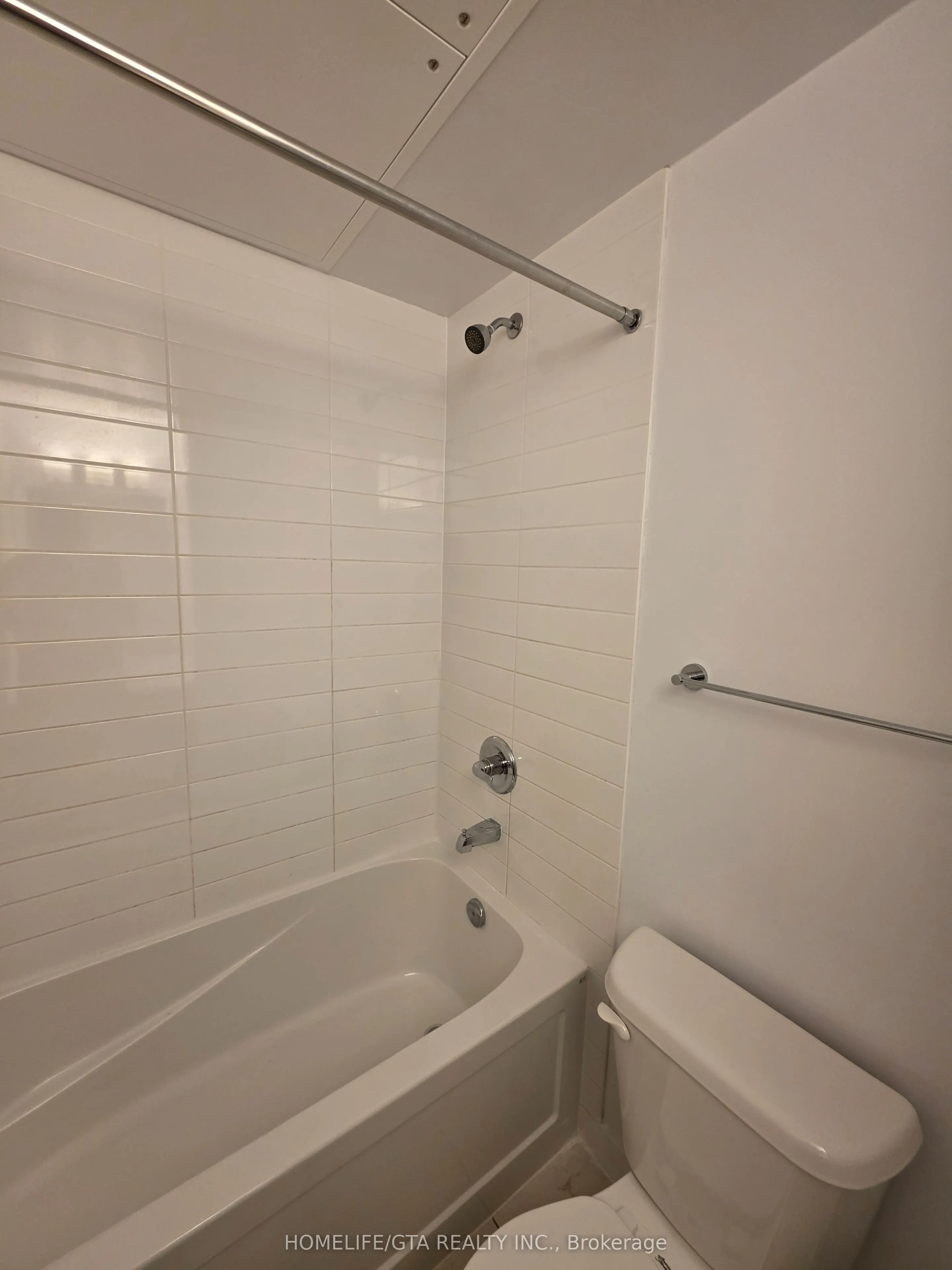 2433 Dufferin Street #208