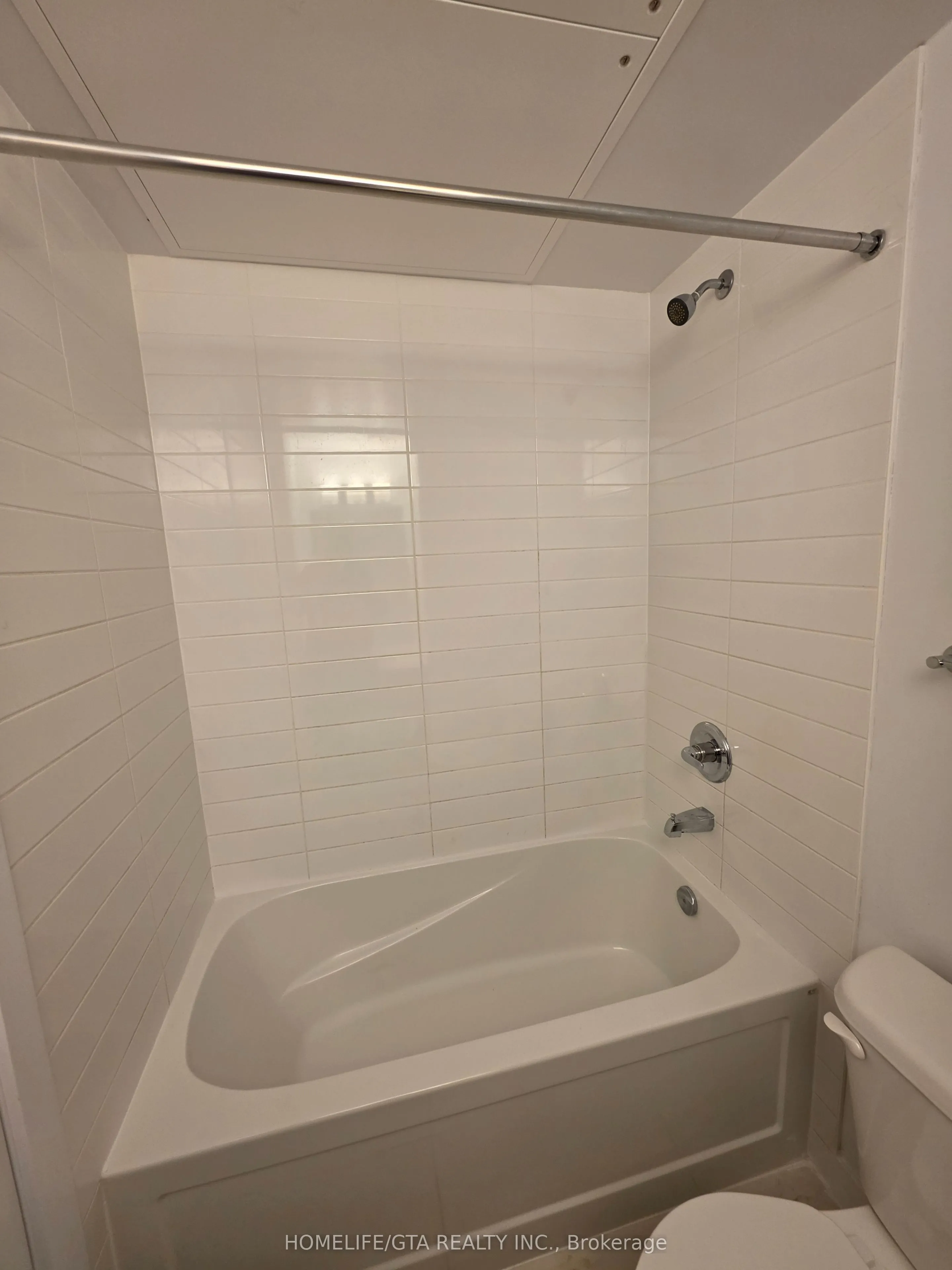 2433 Dufferin Street #208