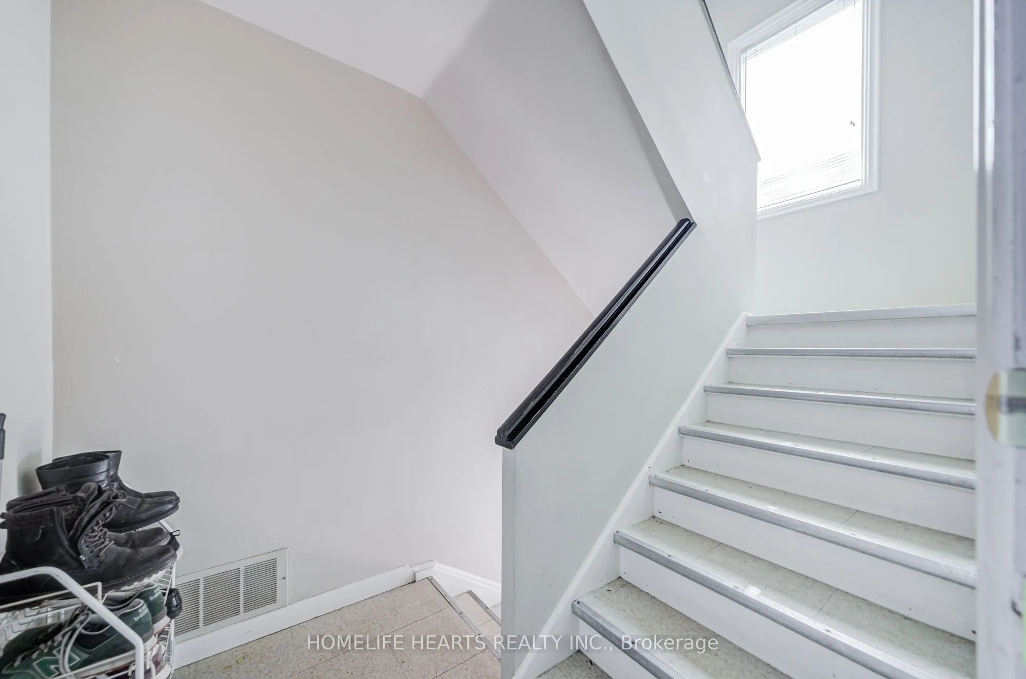 23 Broadview Avenue