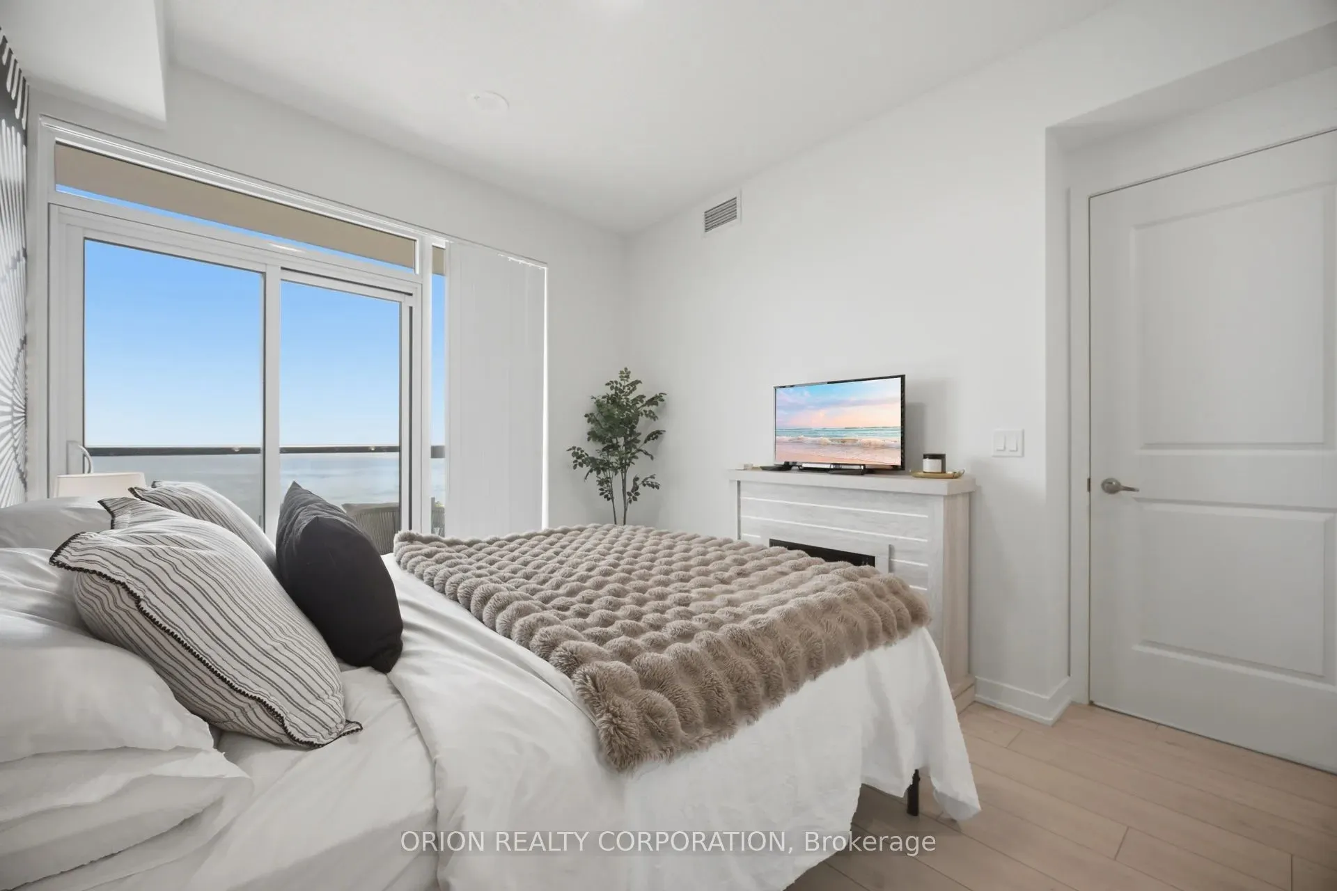 38 Annie Craig Drive #3605