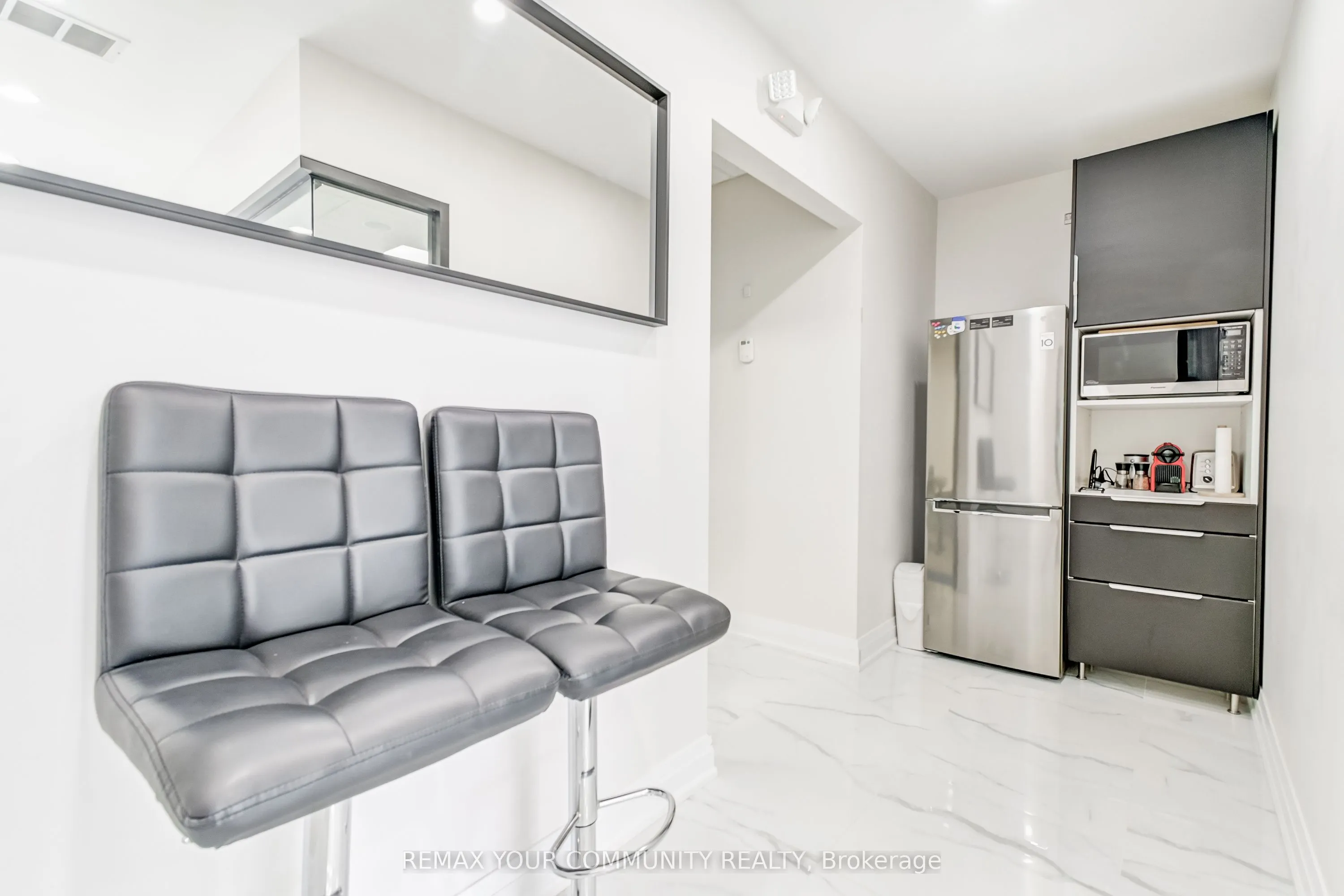 1185 Queensway E #6