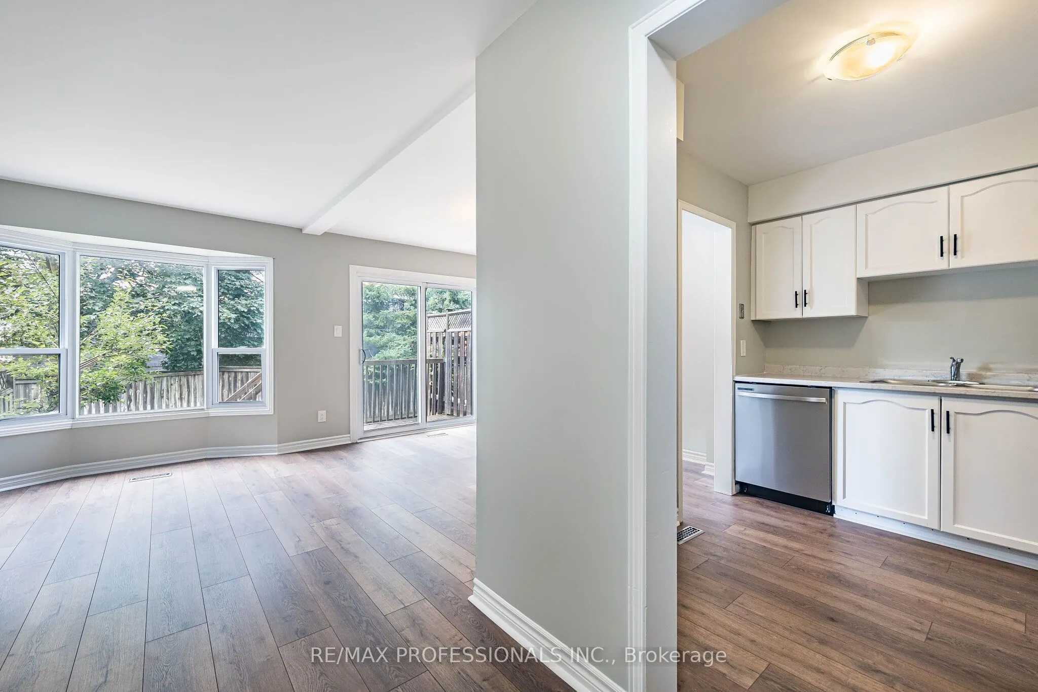 2004 Glenada Crescent #23