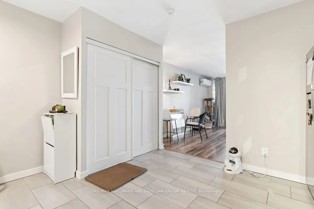 975 Warwick Court #1406