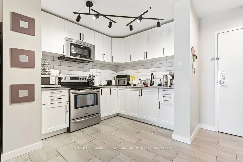 975 Warwick Court #1406