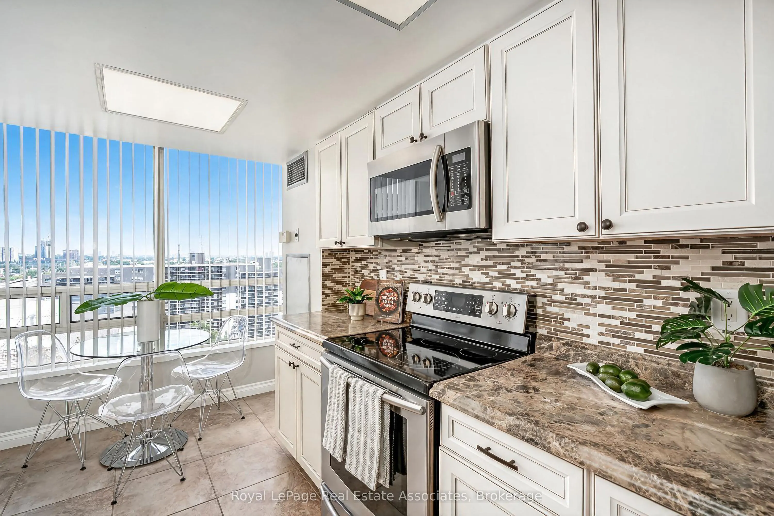 75 King Street E #1611