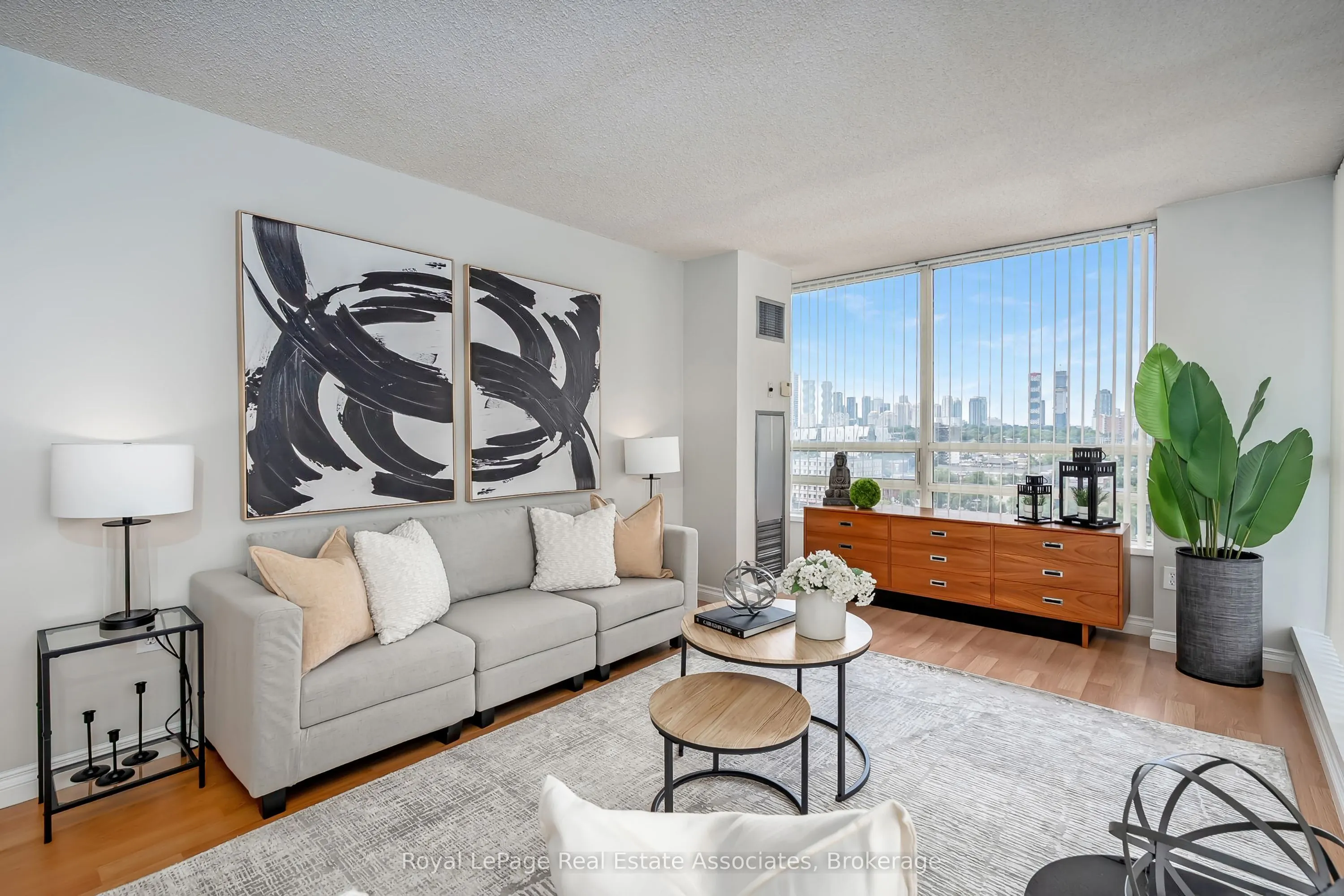 75 King Street E #1611
