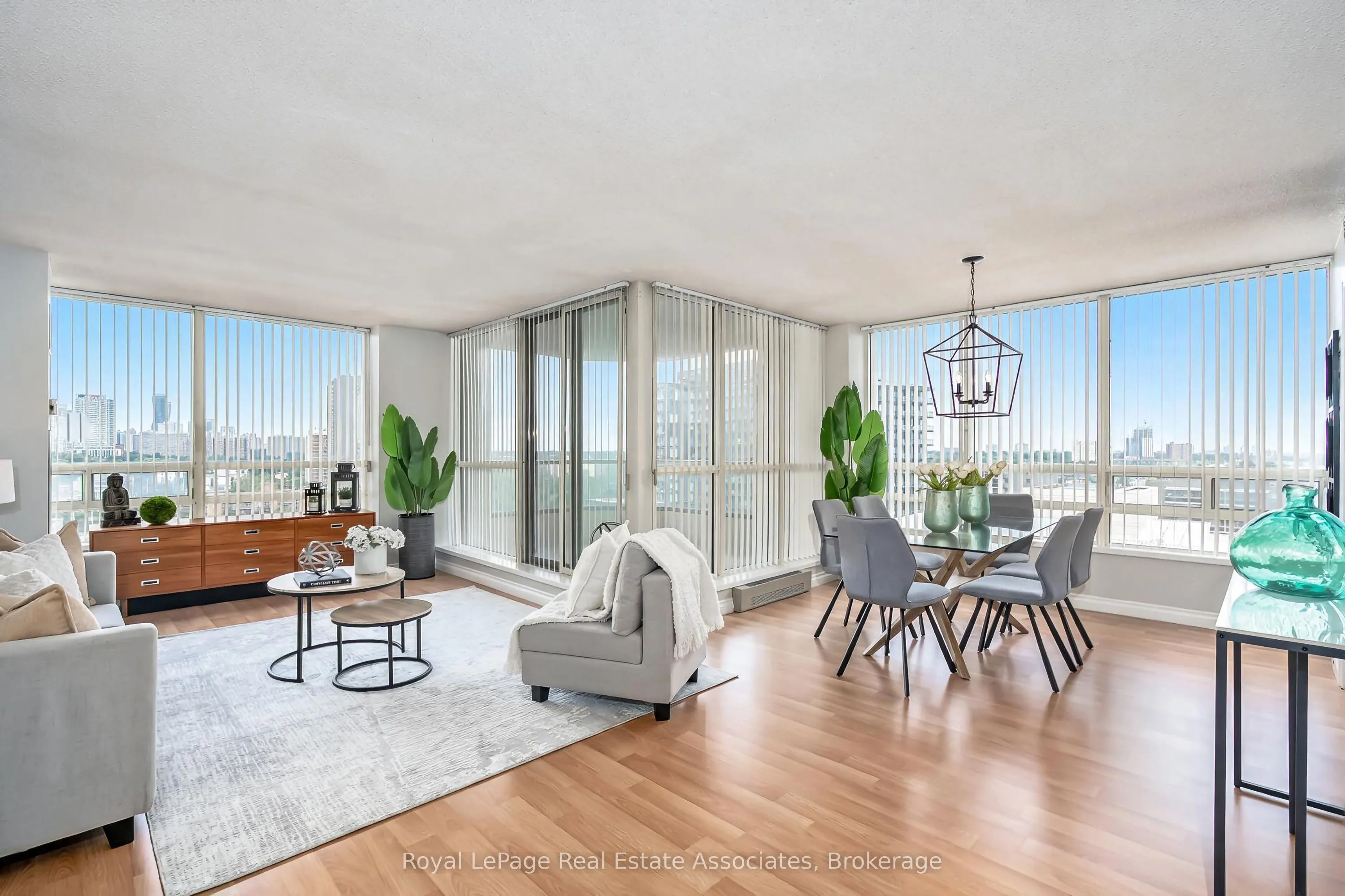 75 King Street E #1611