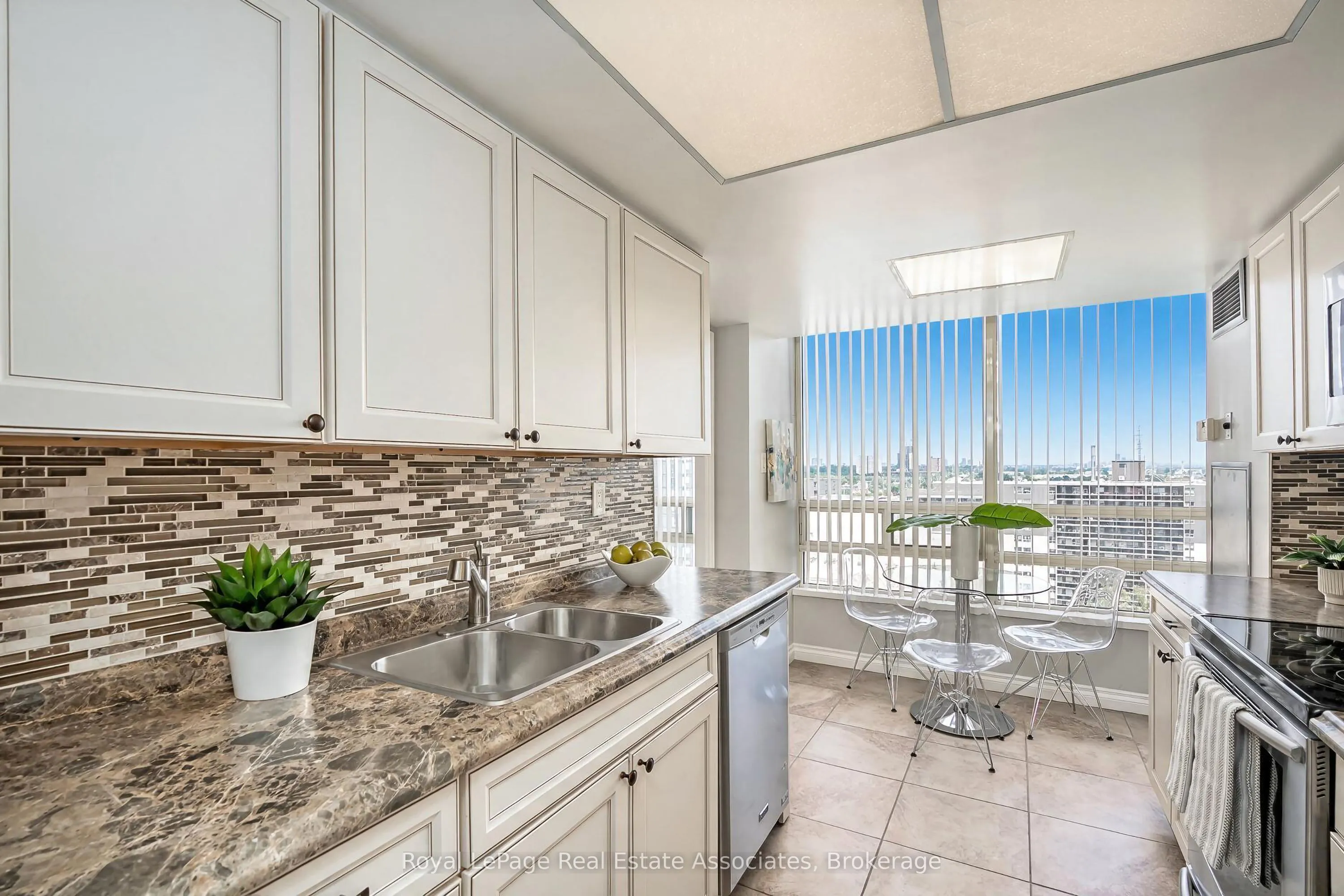 75 King Street E #1611
