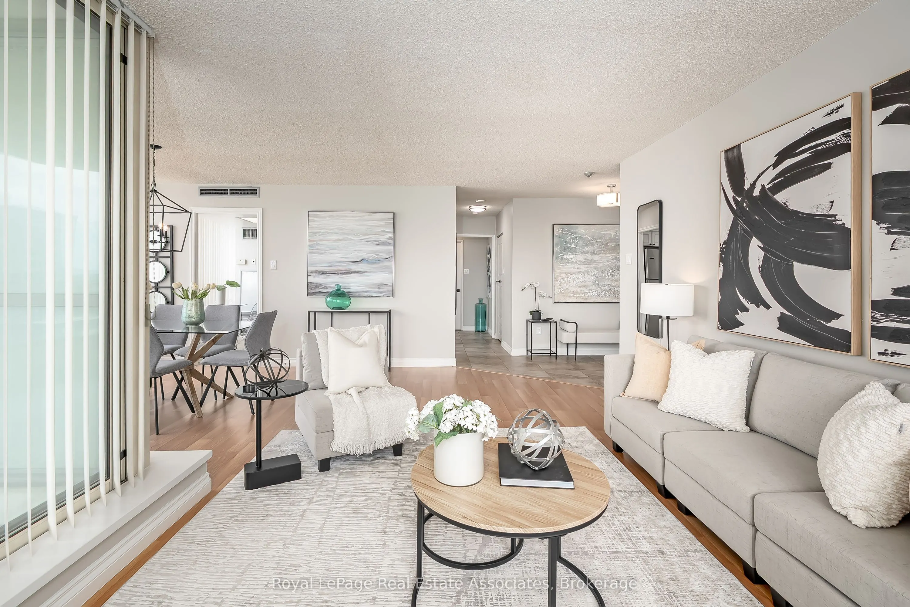 75 King Street E #1611