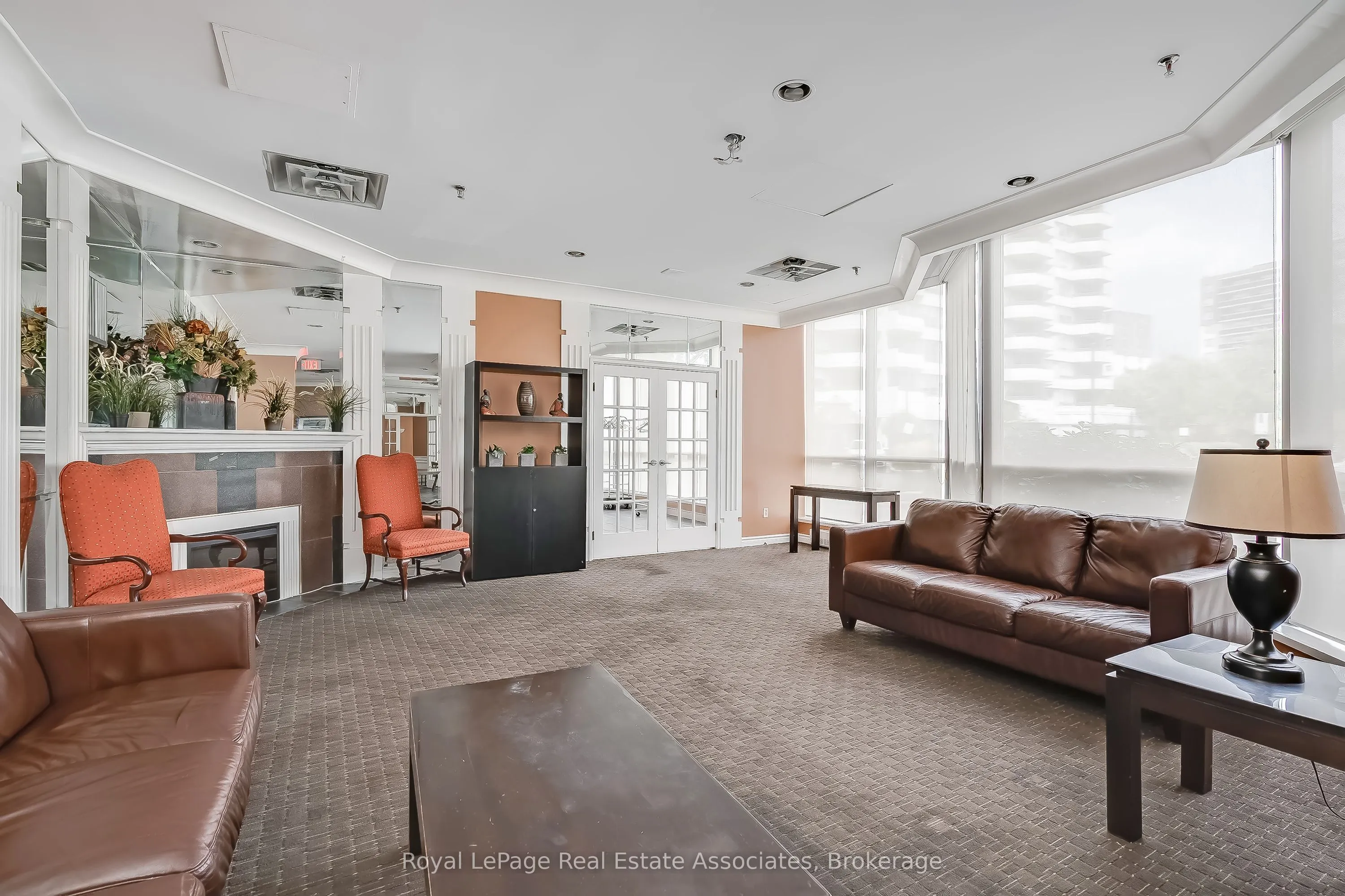 75 King Street E #1611