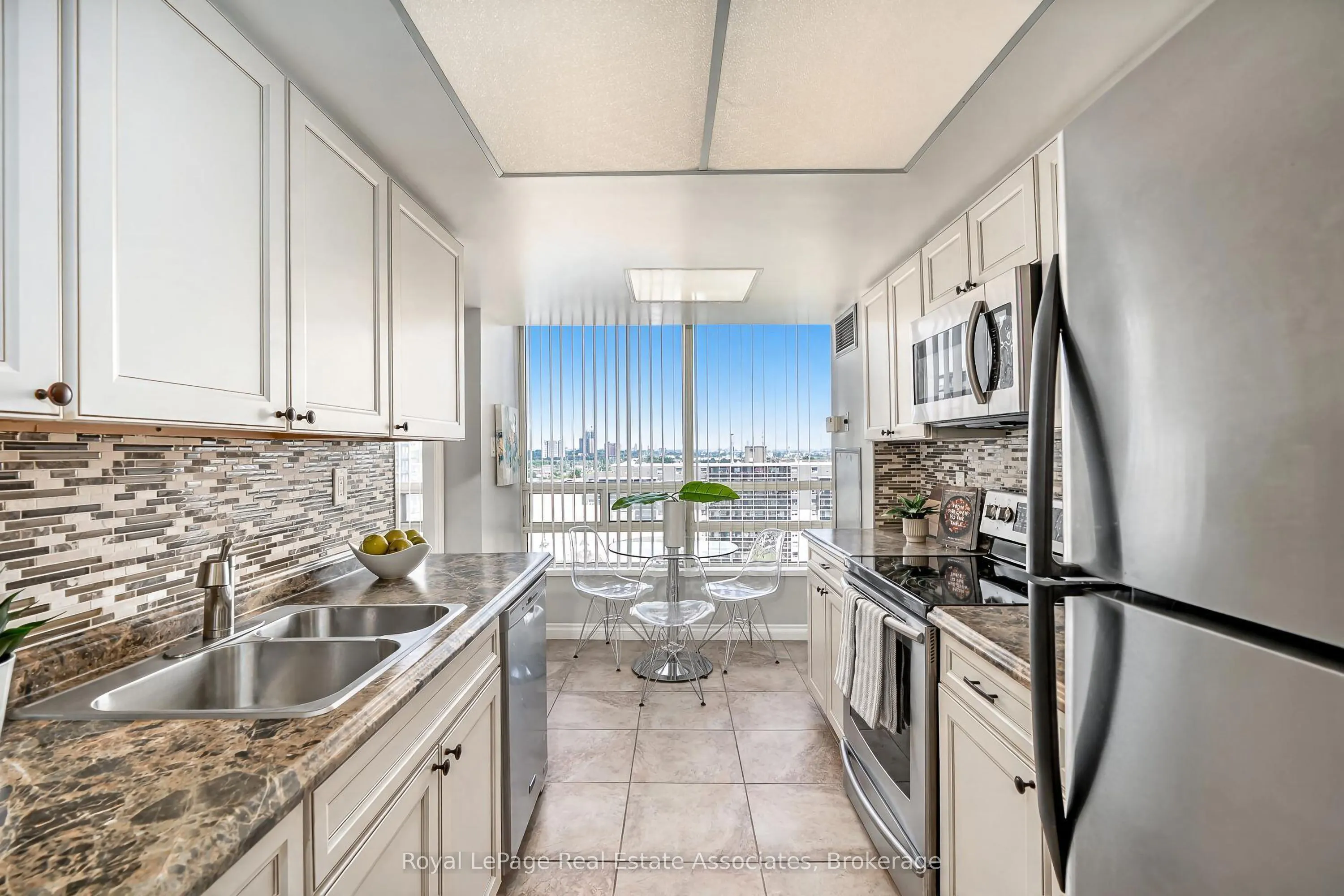 75 King Street E #1611