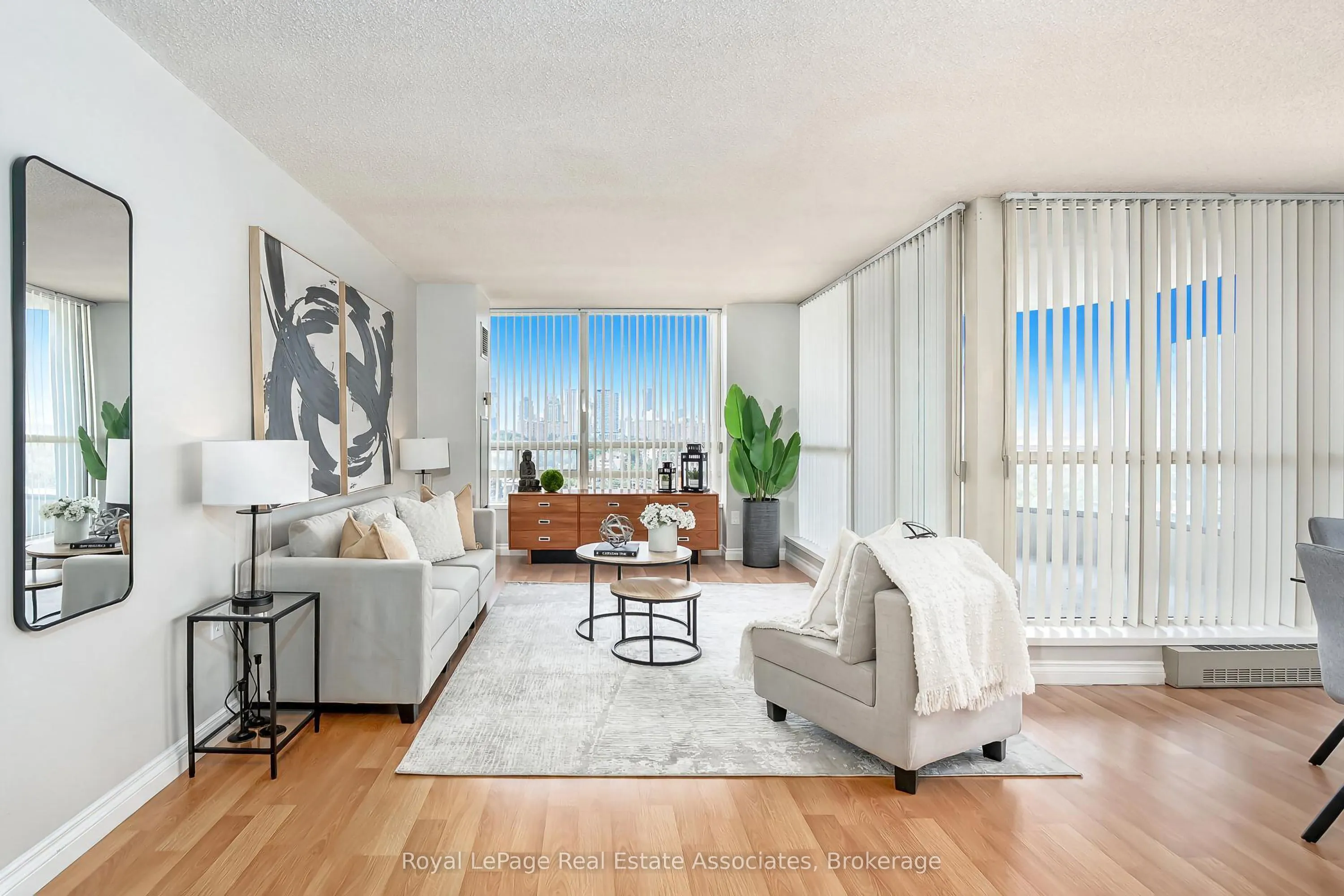 75 King Street E #1611