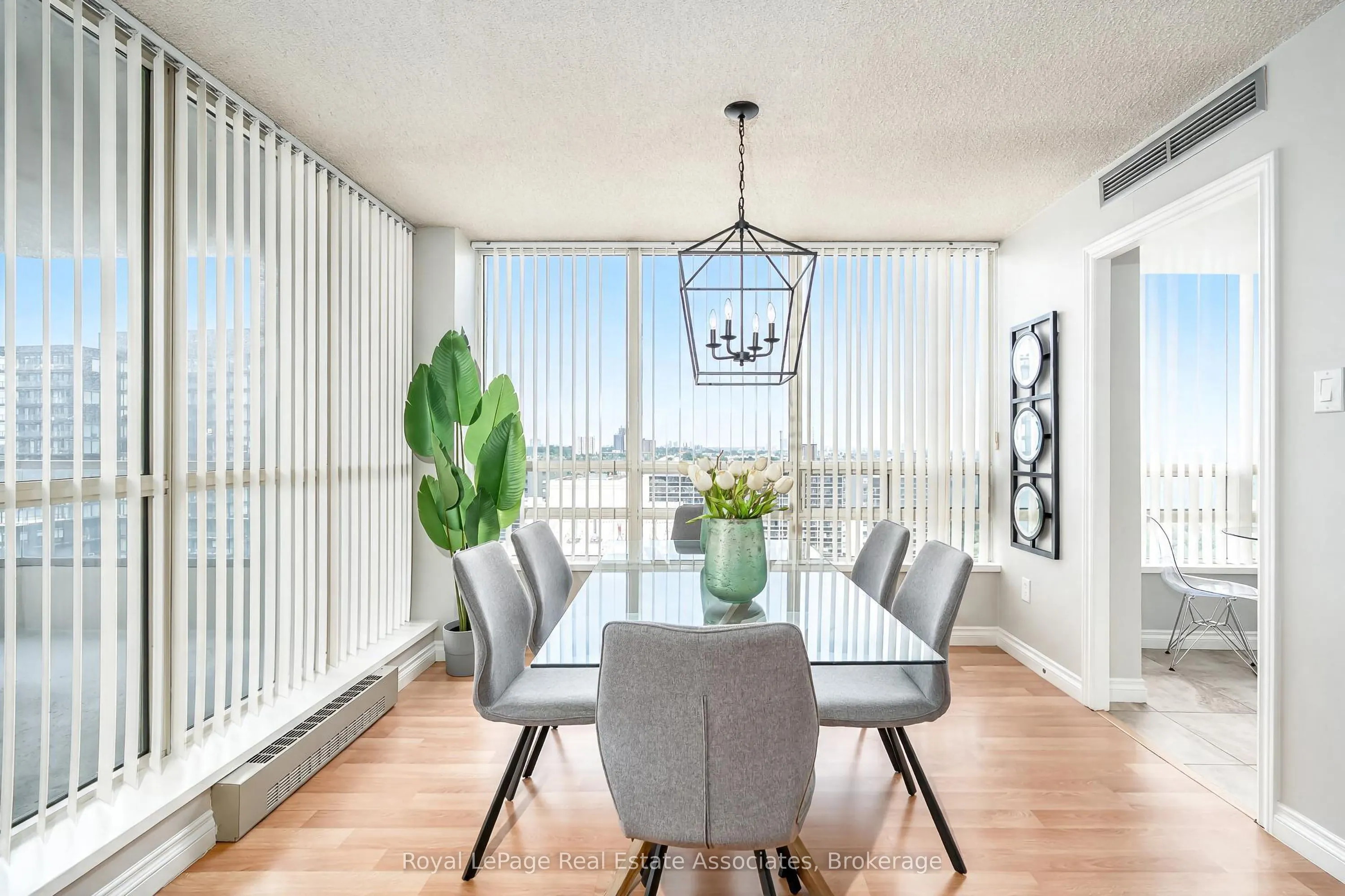 75 King Street E #1611