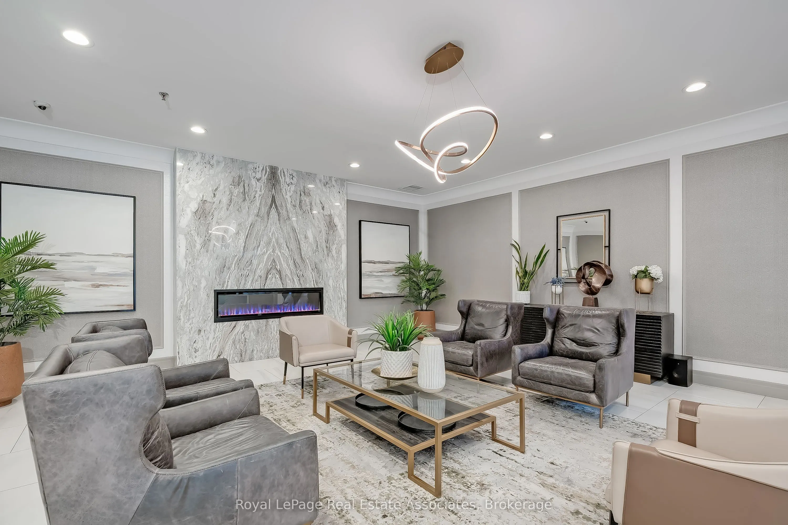 75 King Street E #1611