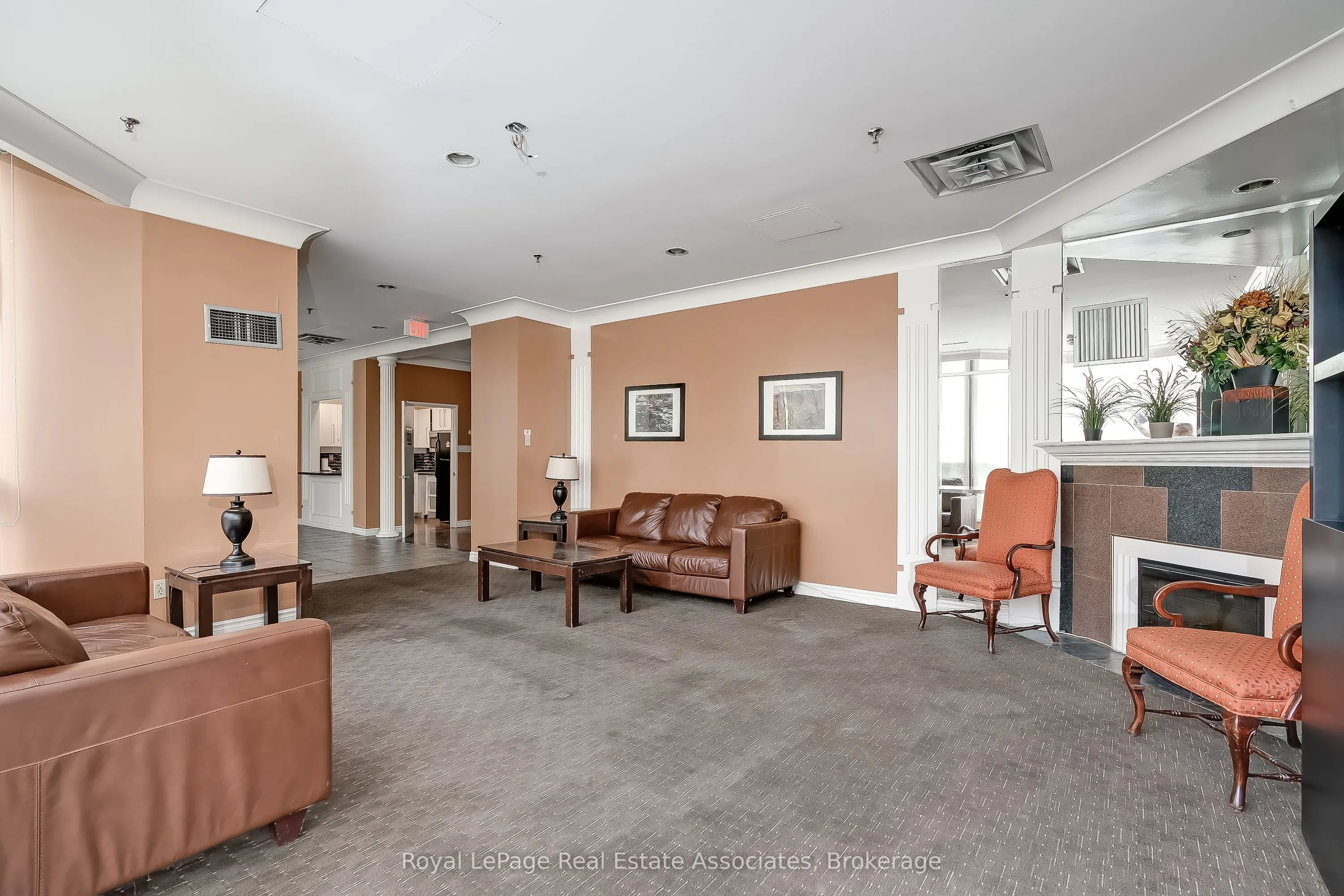75 King Street E #1611