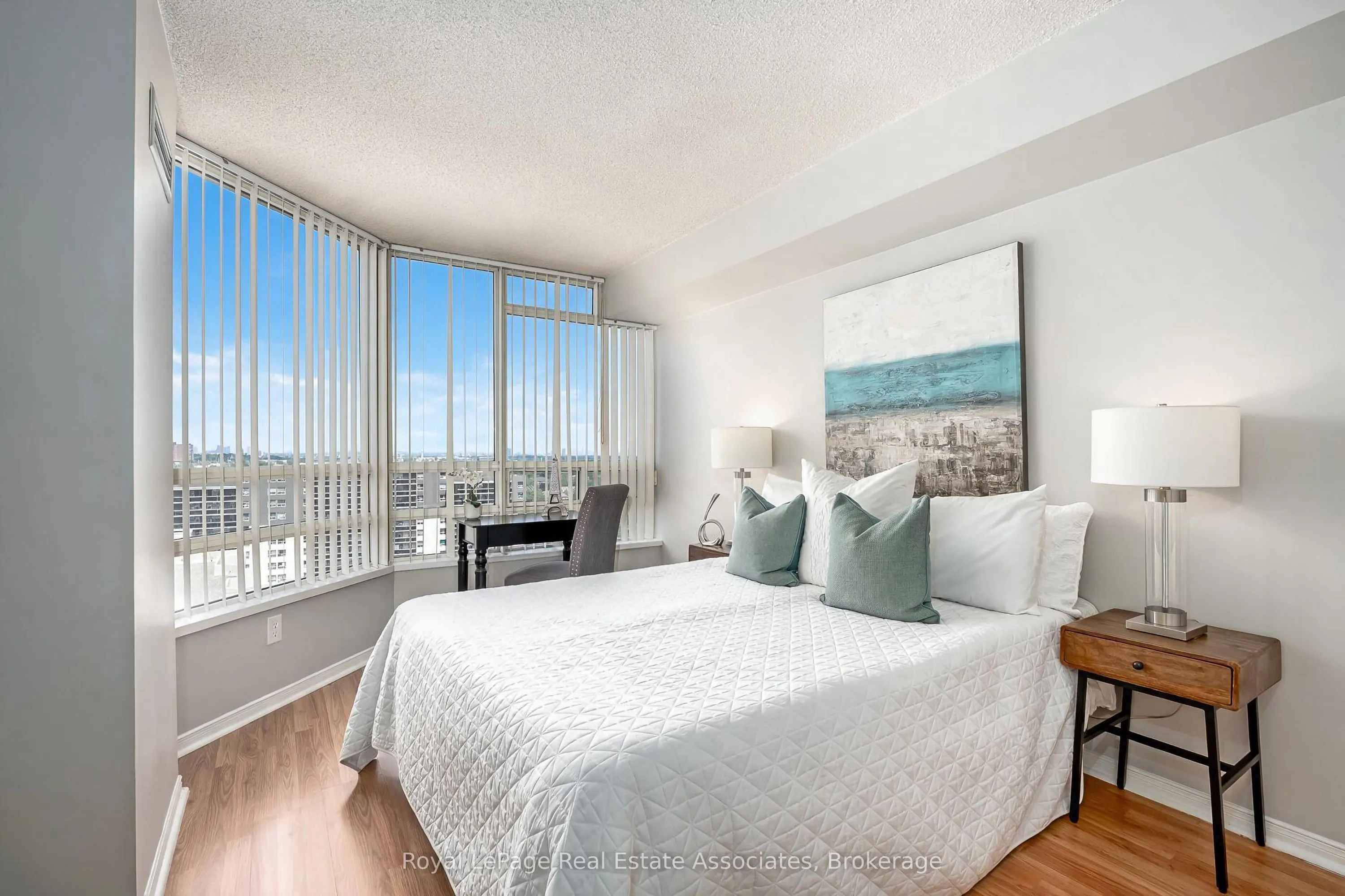 75 King Street E #1611
