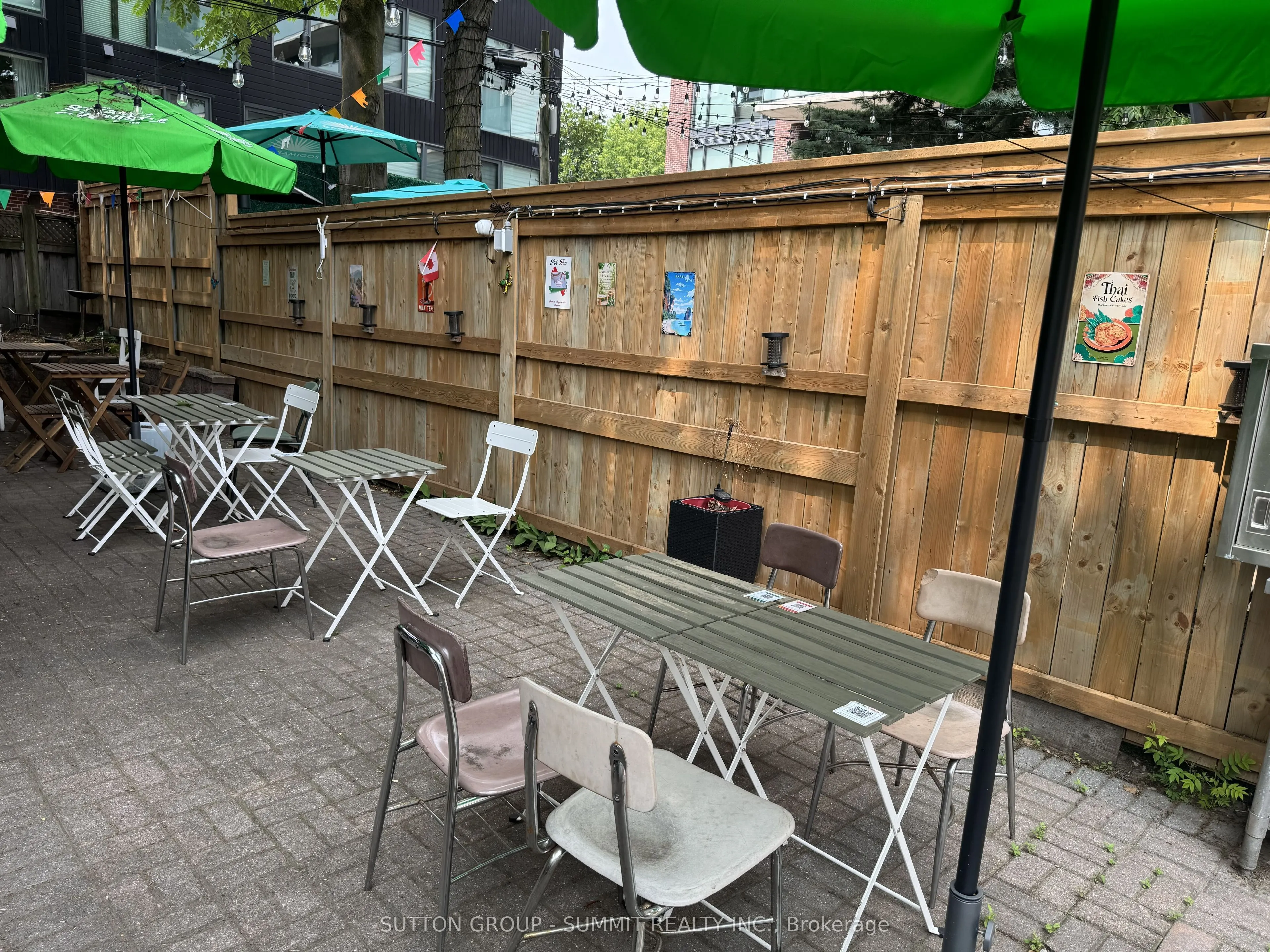 414 Roncesvalles Avenue