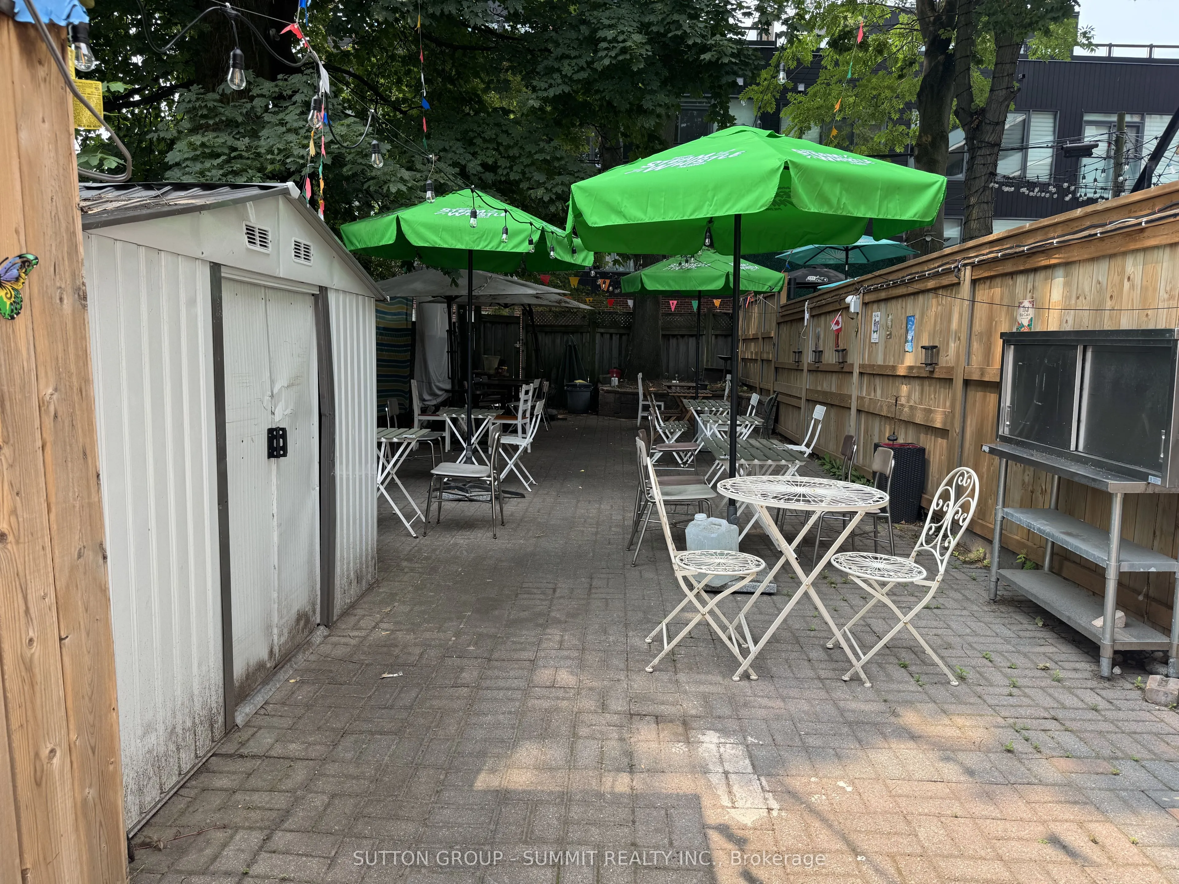 414 Roncesvalles Avenue