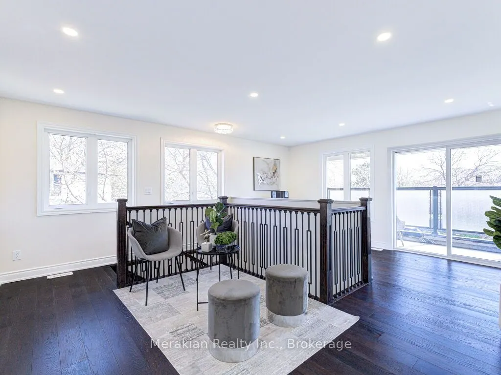 214 Folkstone Crescent