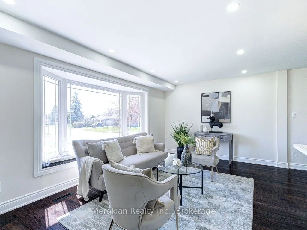 214 Folkstone Crescent