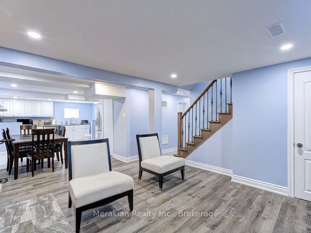 214 Folkstone Crescent