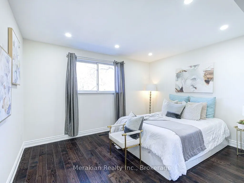 214 Folkstone Crescent