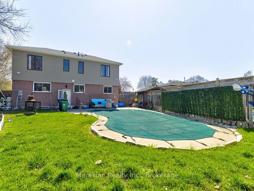 214 Folkstone Crescent
