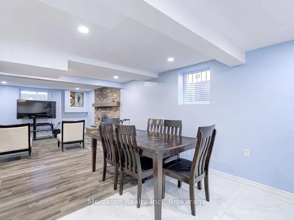 214 Folkstone Crescent