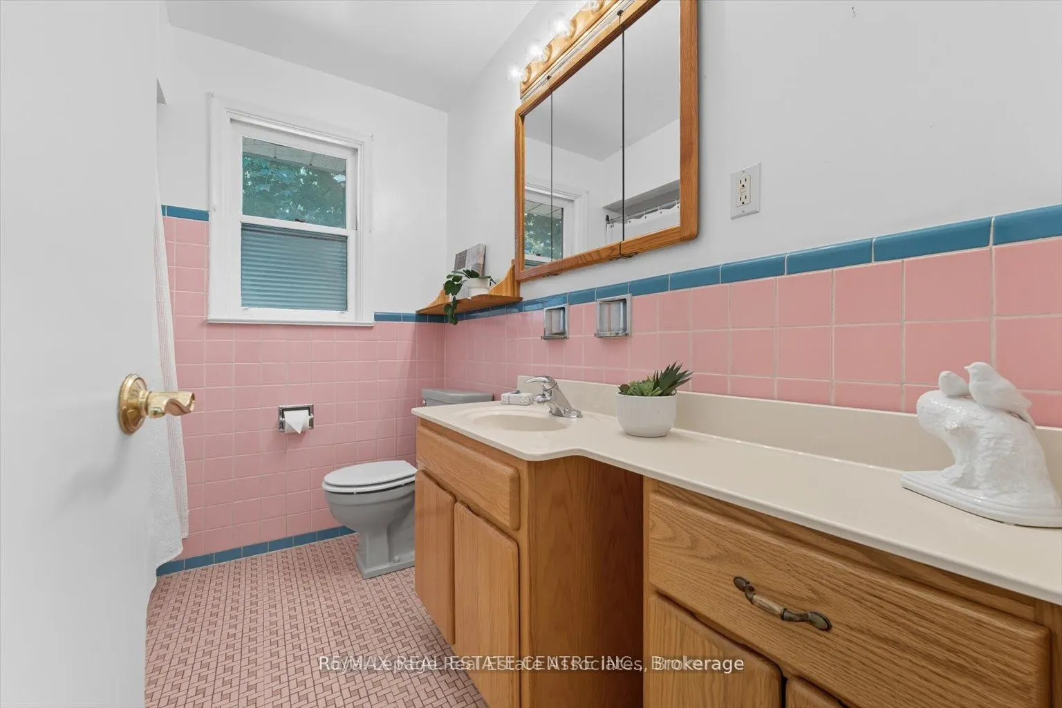 1229 Welwyn Drive #upper