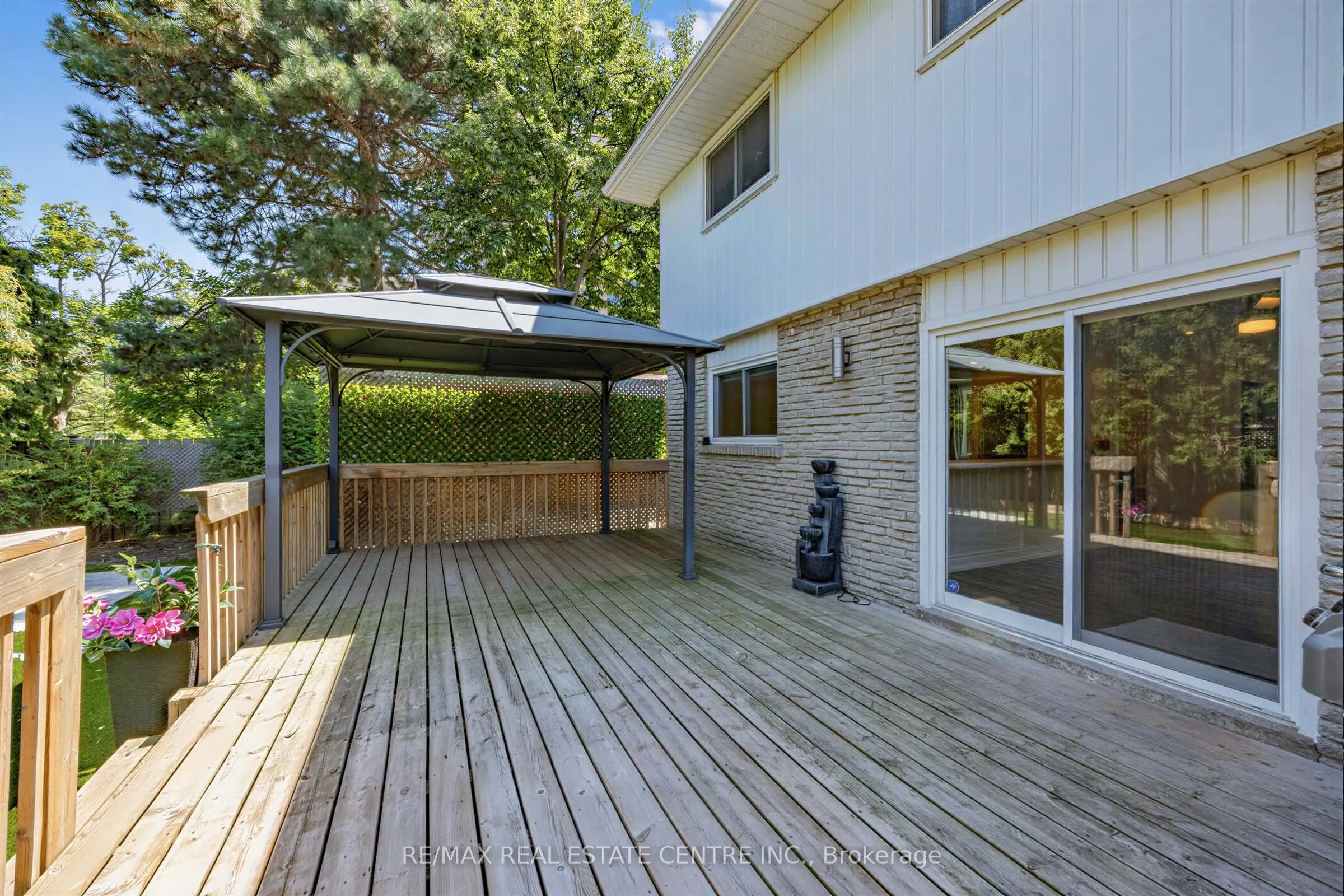 365 Lynn Place