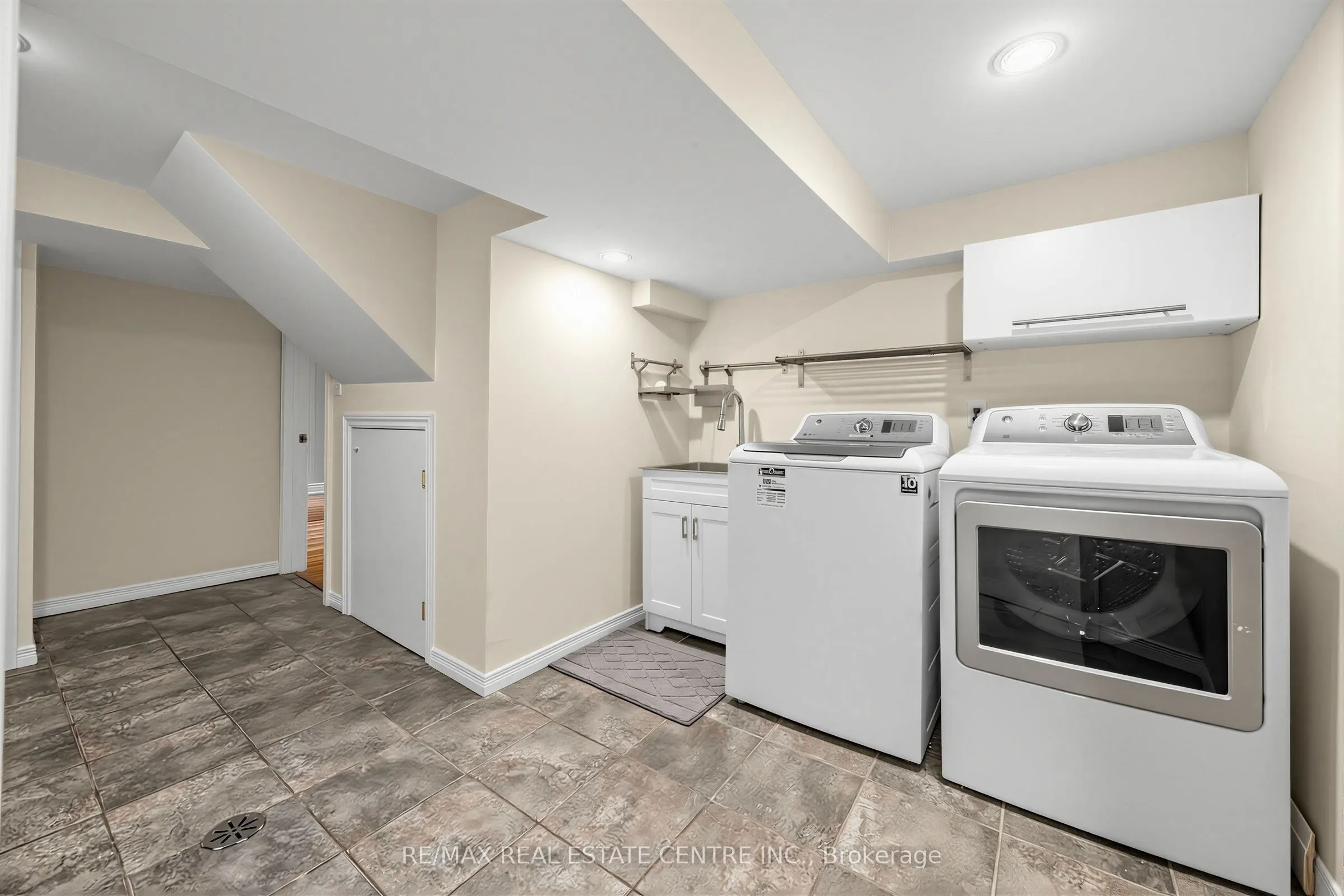 365 Lynn Place