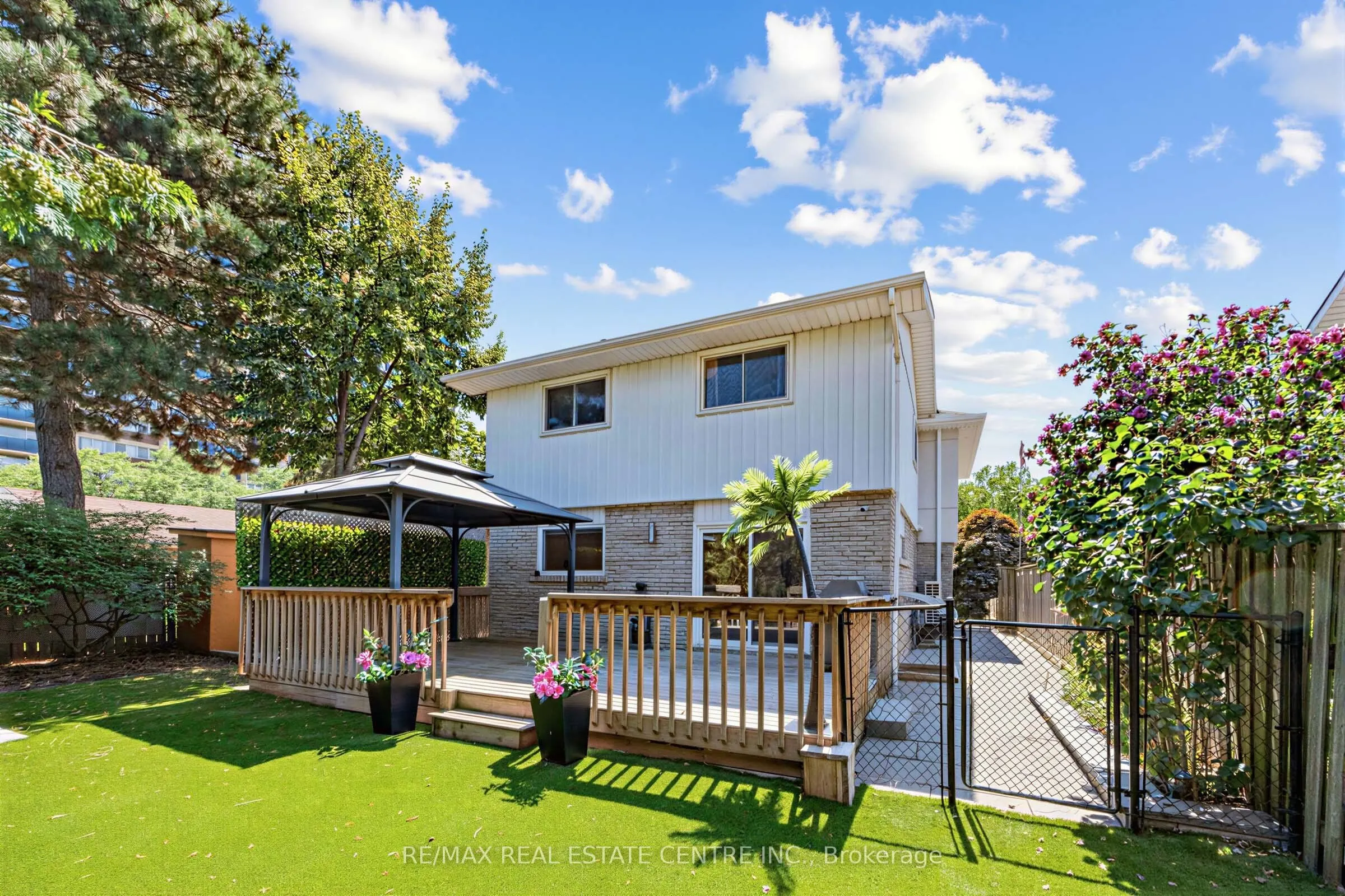 365 Lynn Place