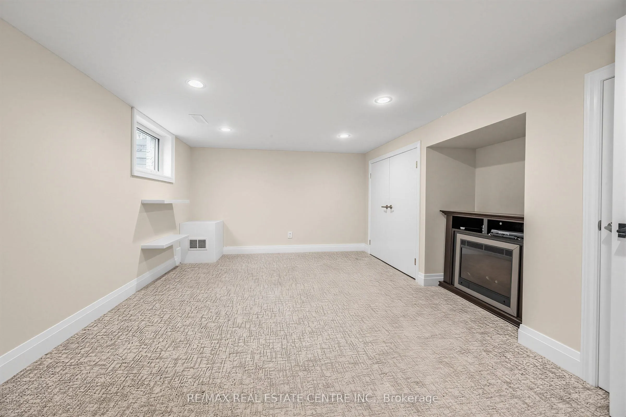 365 Lynn Place